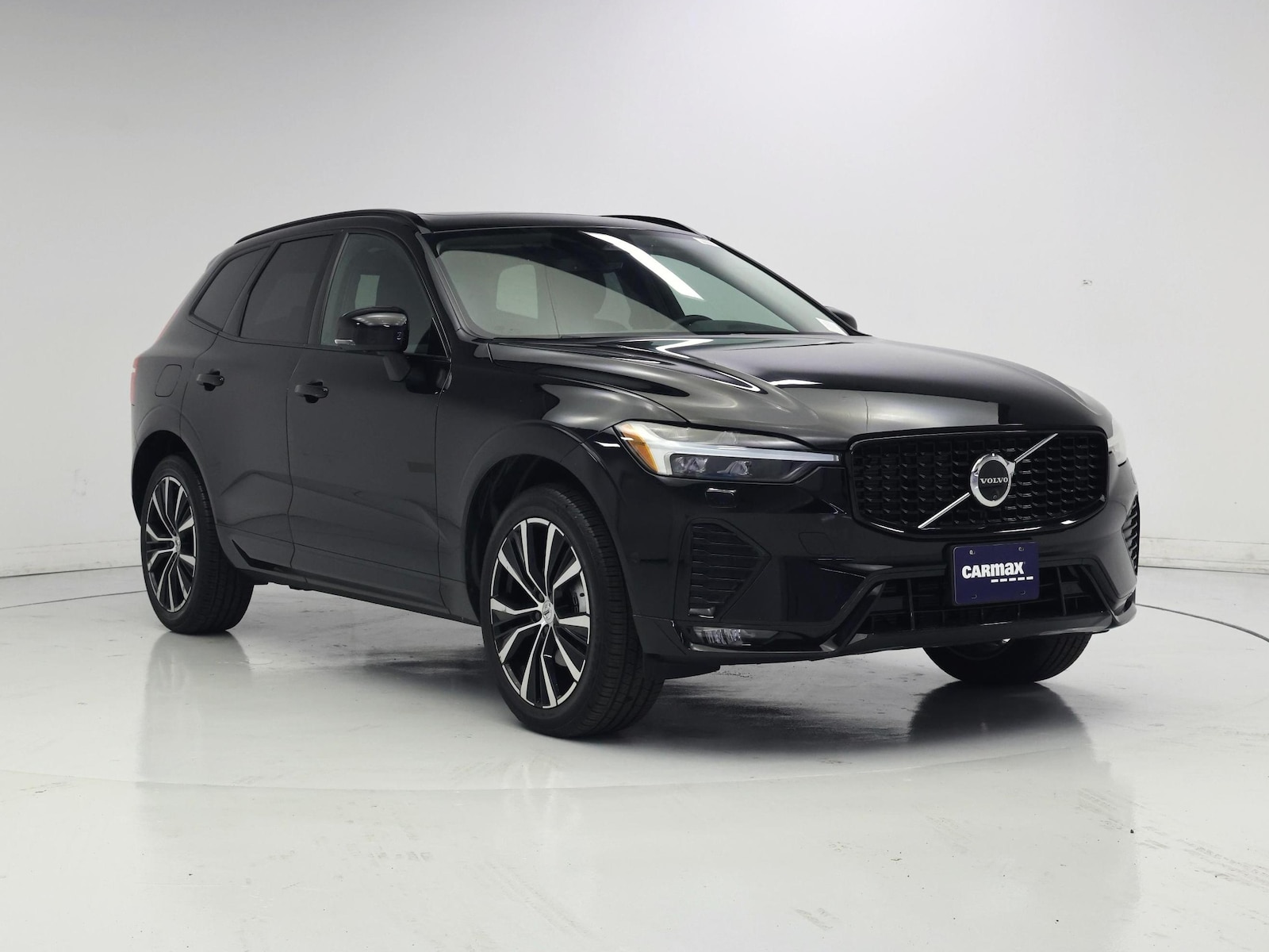 2025 Volvo XC60 Plus - Photo 2