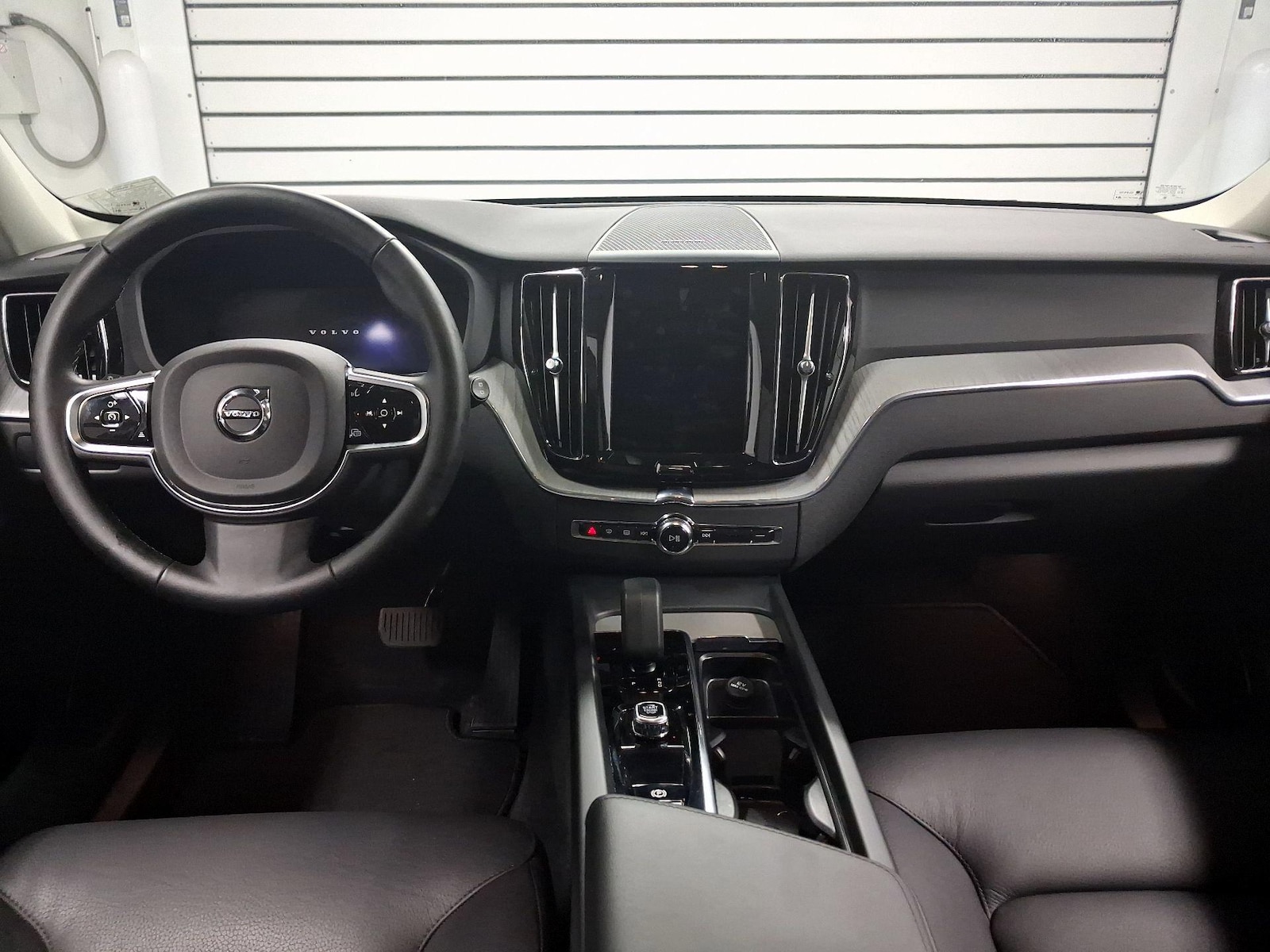 2025 Volvo XC60 Plus - Photo 10