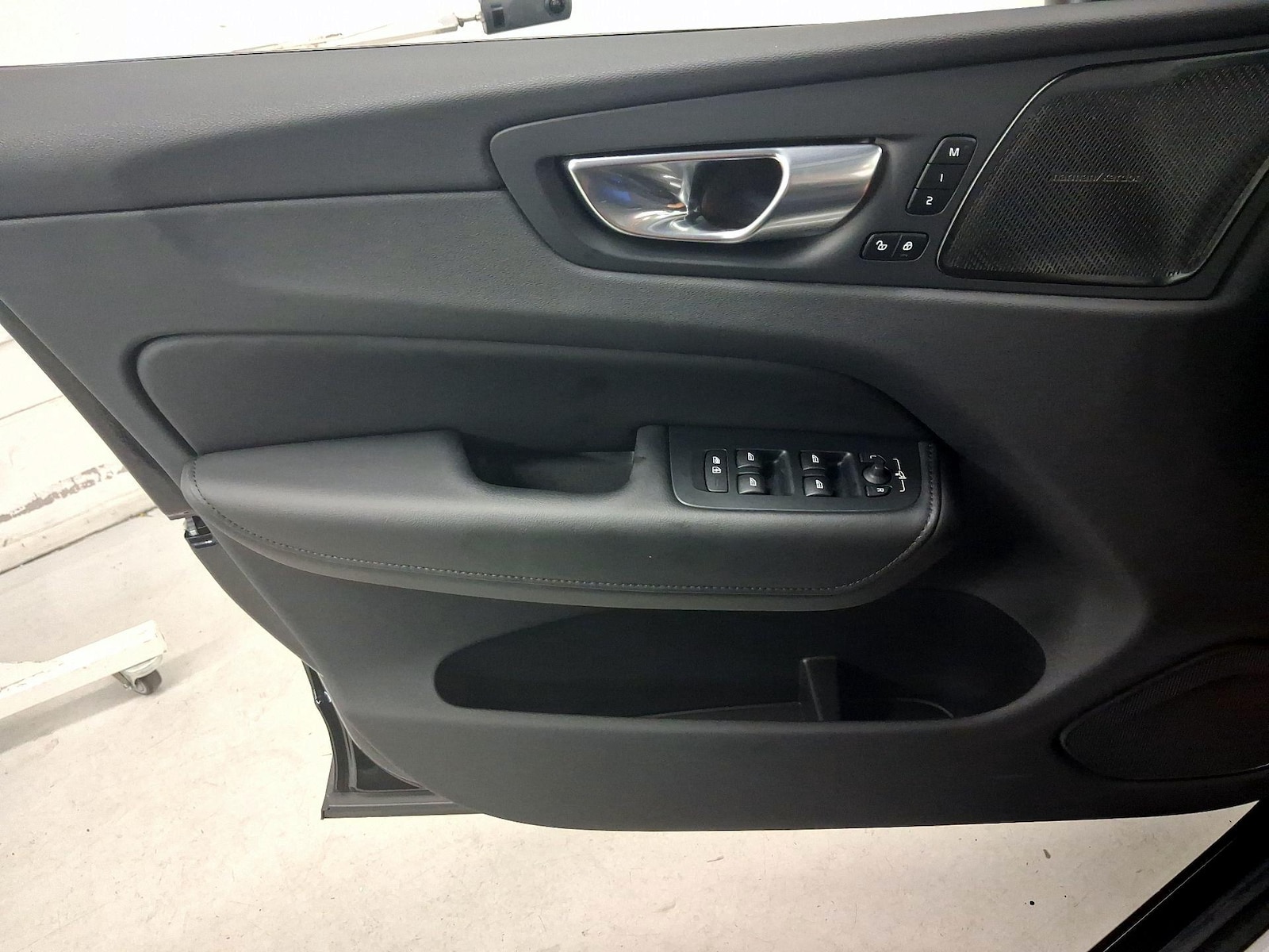 2025 Volvo XC60 Plus - Photo 13