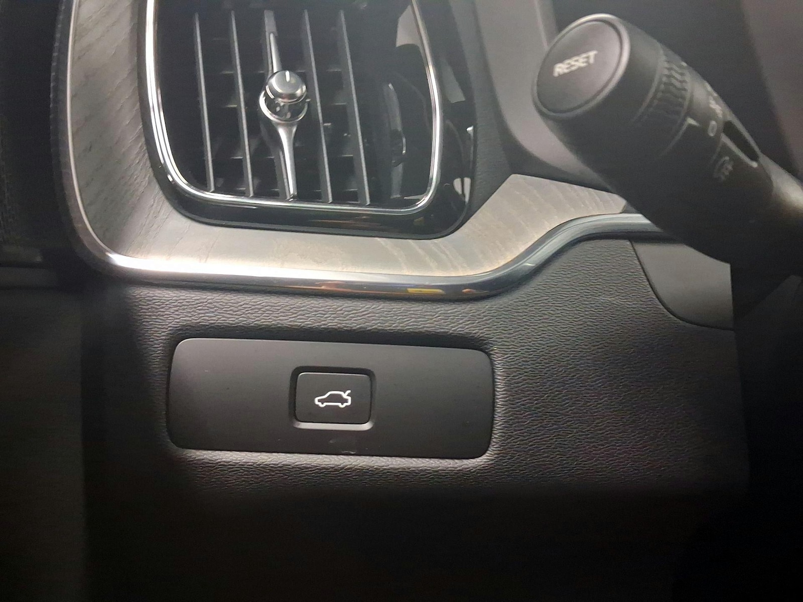 2025 Volvo XC60 Plus - Photo 14