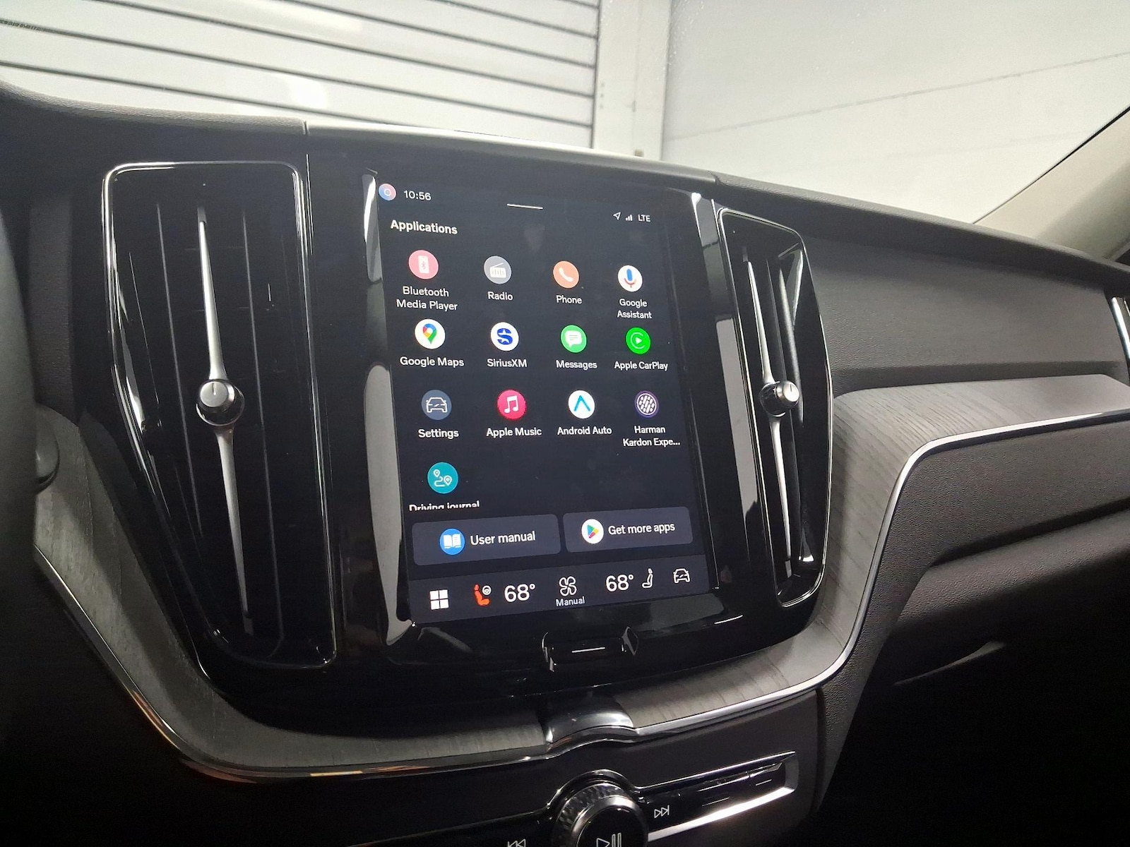 2025 Volvo XC60 Plus - Photo 17
