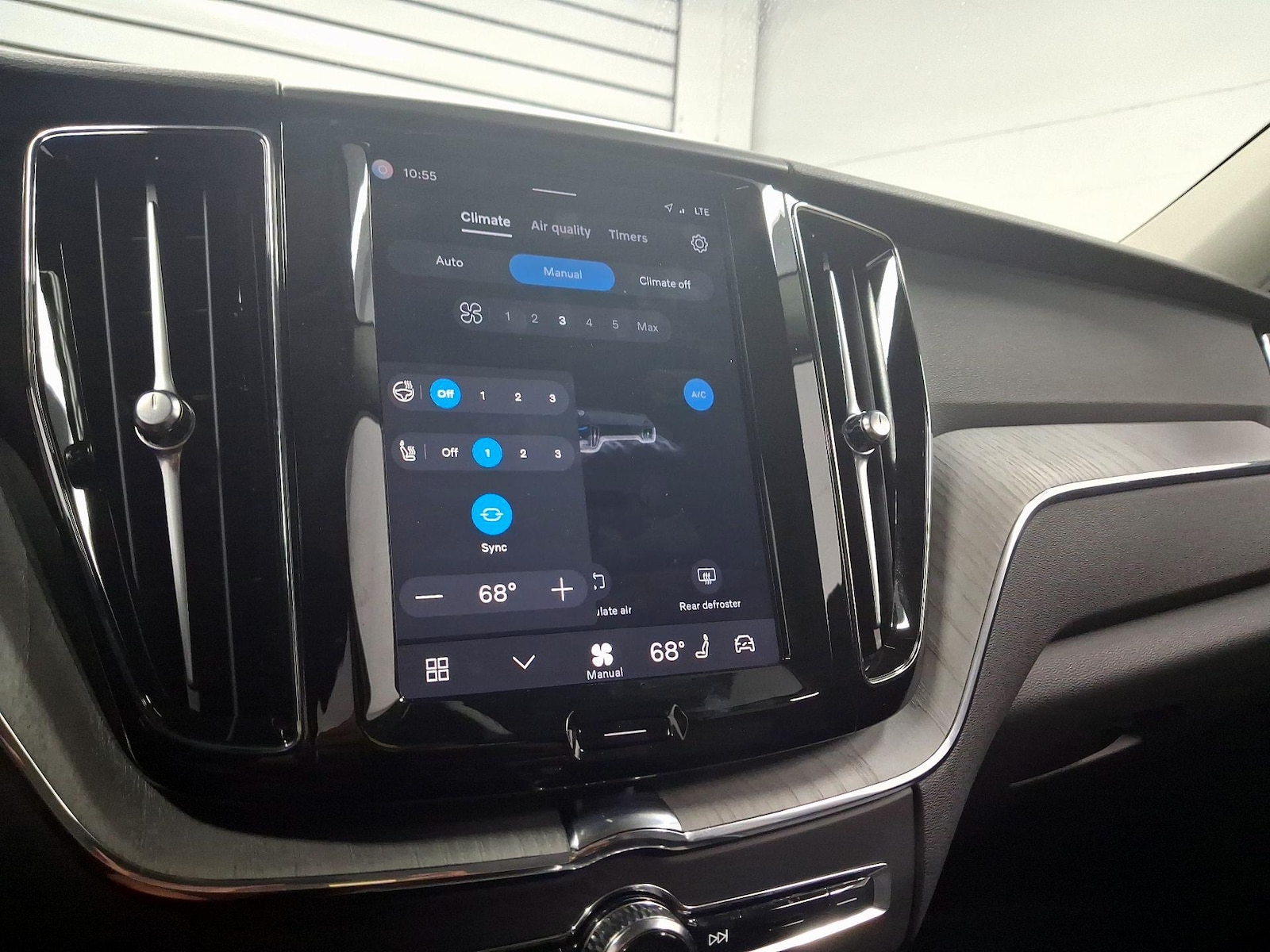 2025 Volvo XC60 Plus - Photo 18