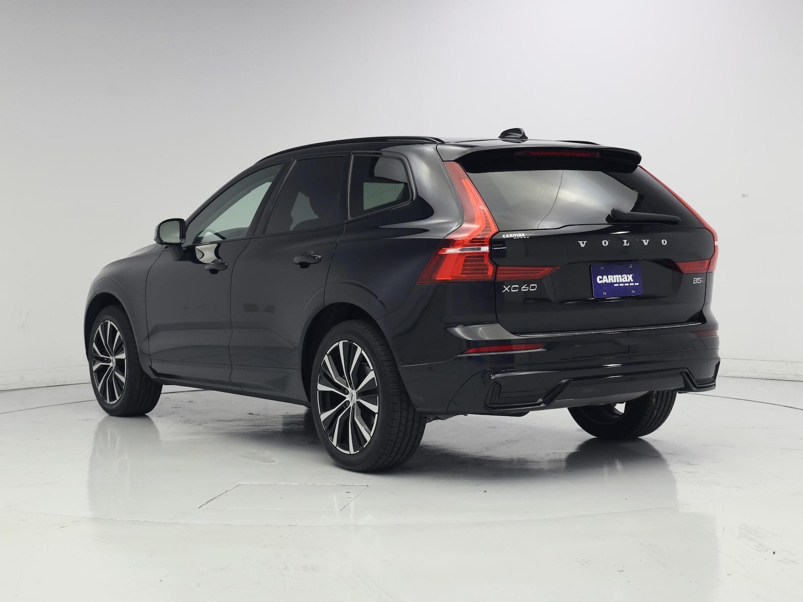 2025 Volvo XC60 Plus - Photo 3