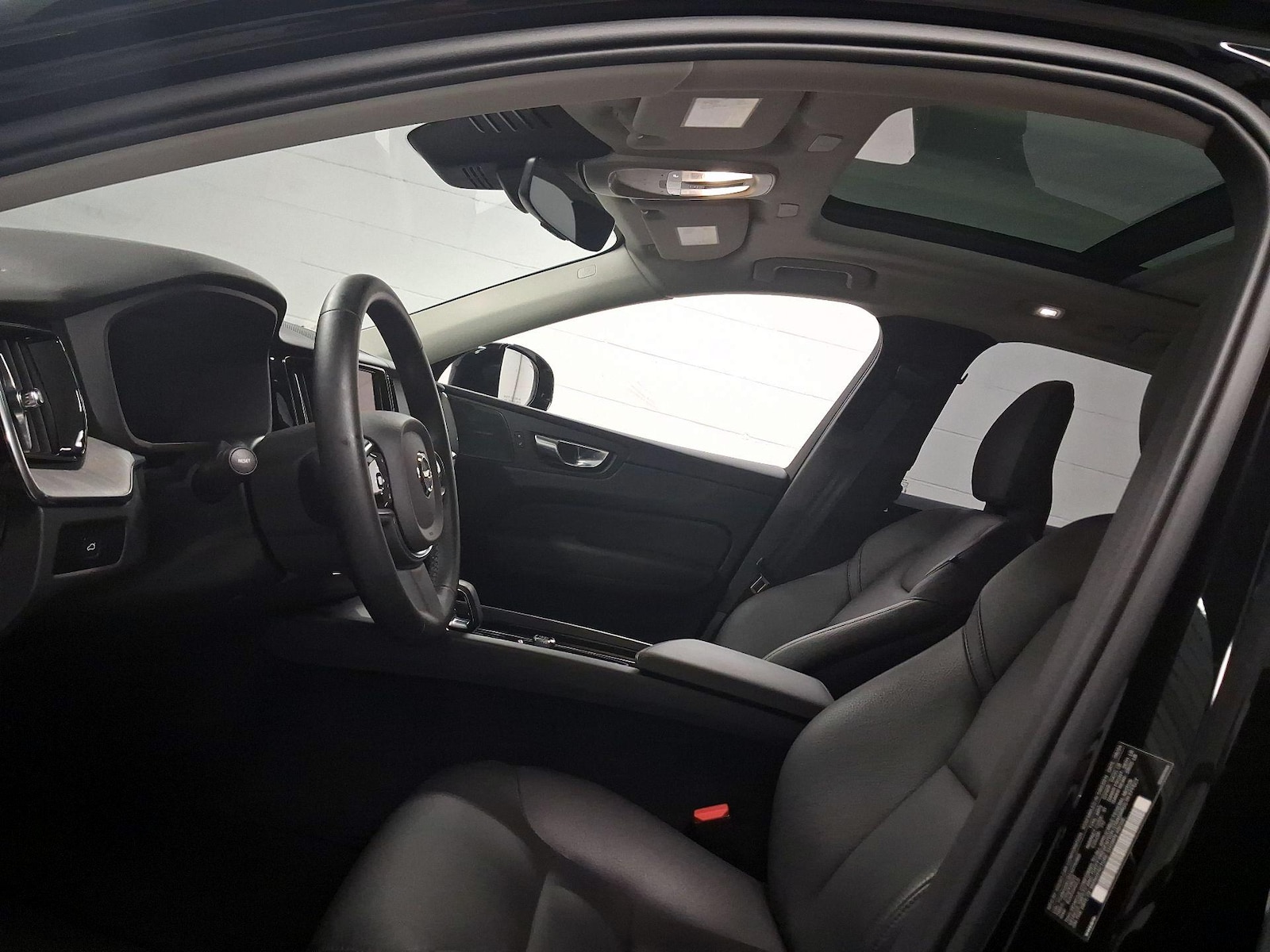 2025 Volvo XC60 Plus - Photo 21