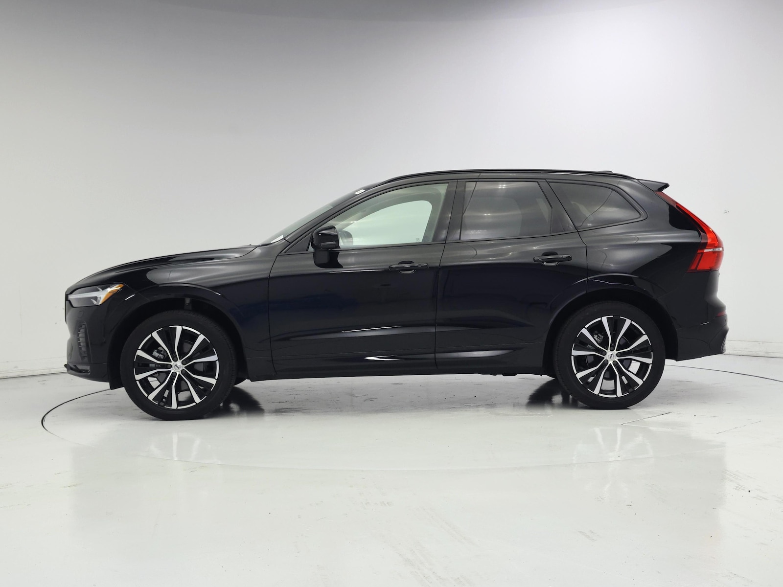 2025 Volvo XC60 Plus - Photo 4