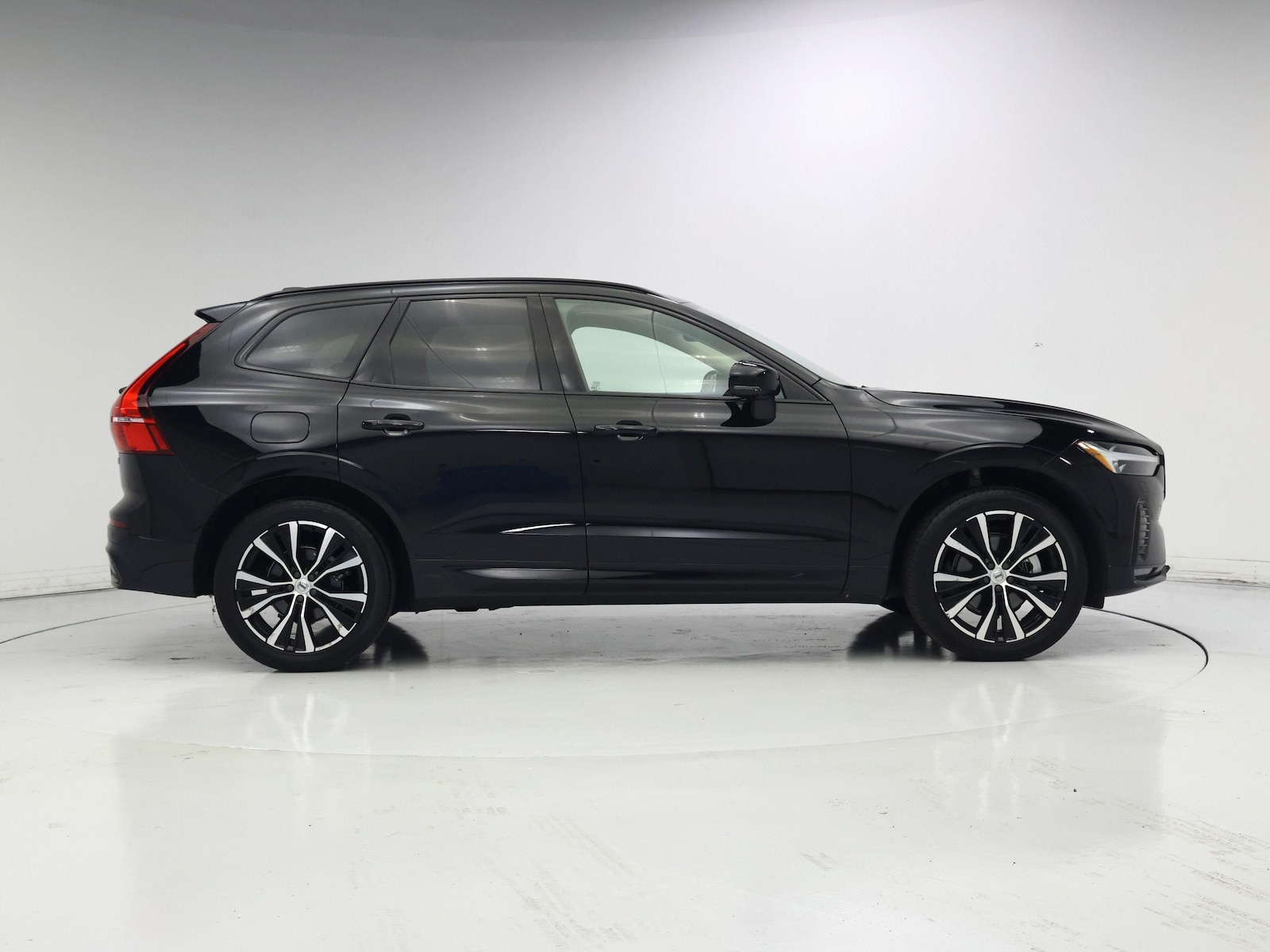 2025 Volvo XC60 Plus - Photo 8