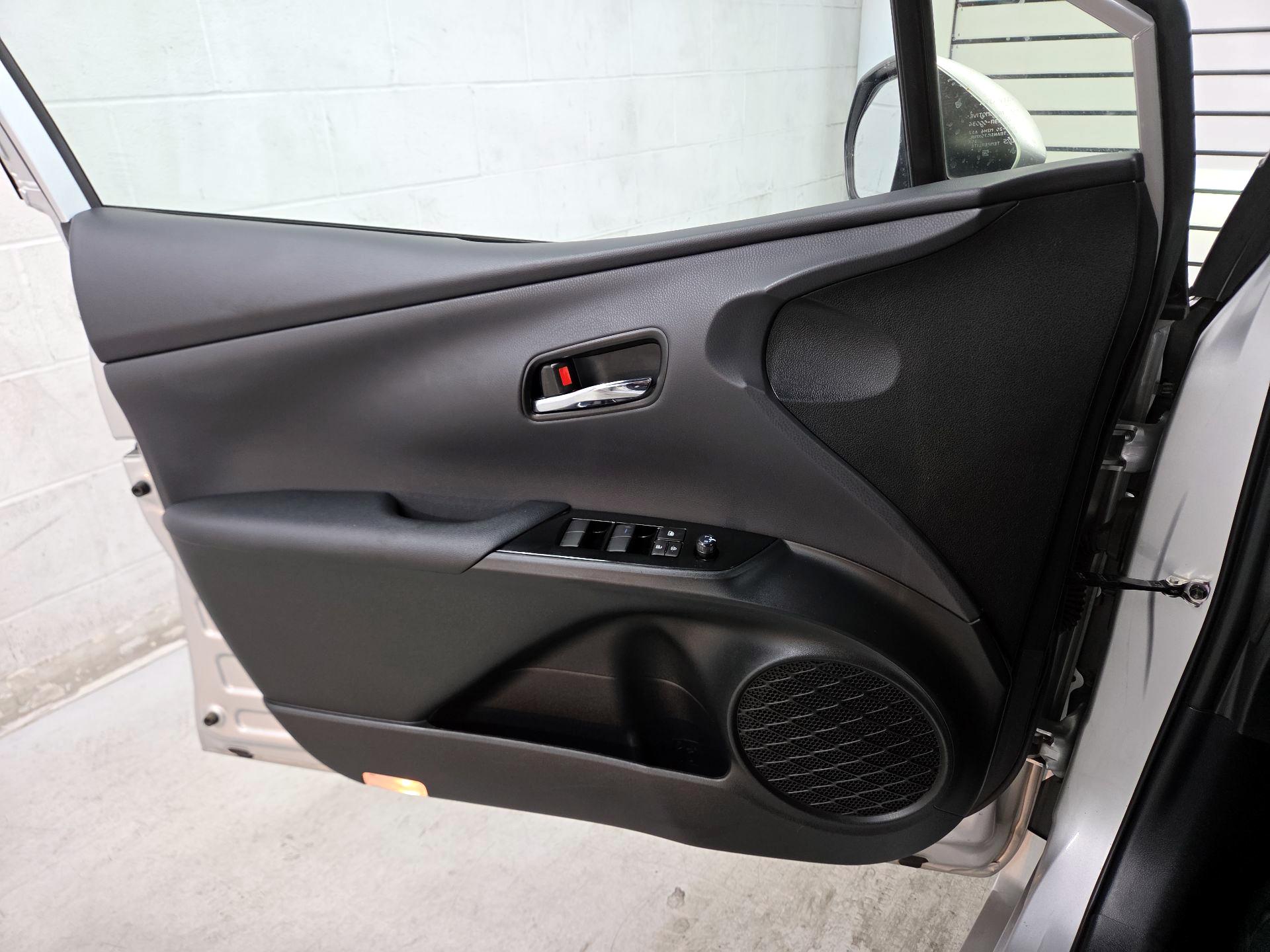 Thumbnail: 2021 Toyota Prius - 10