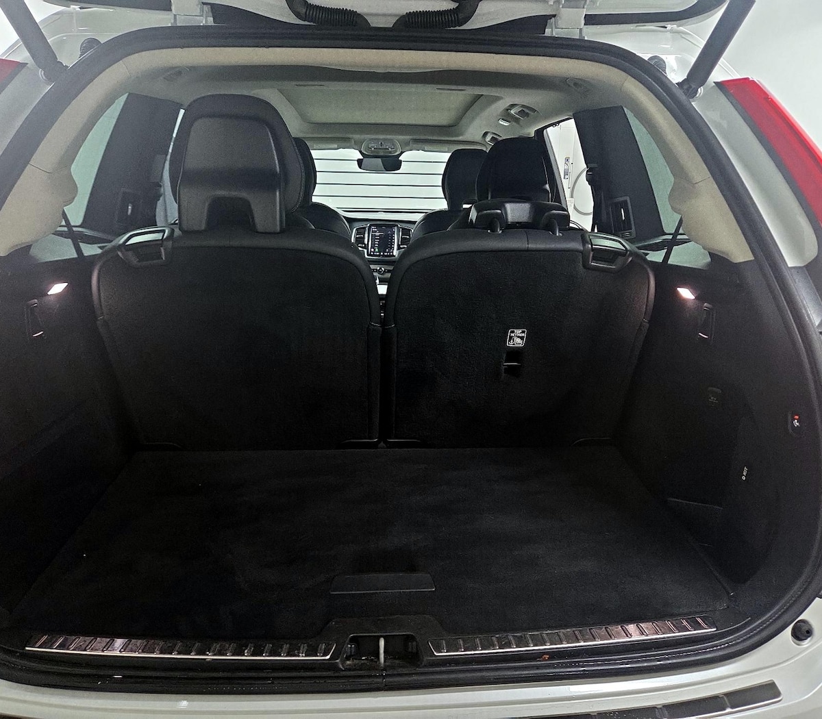 Trunk/Cargo (Seats Up)