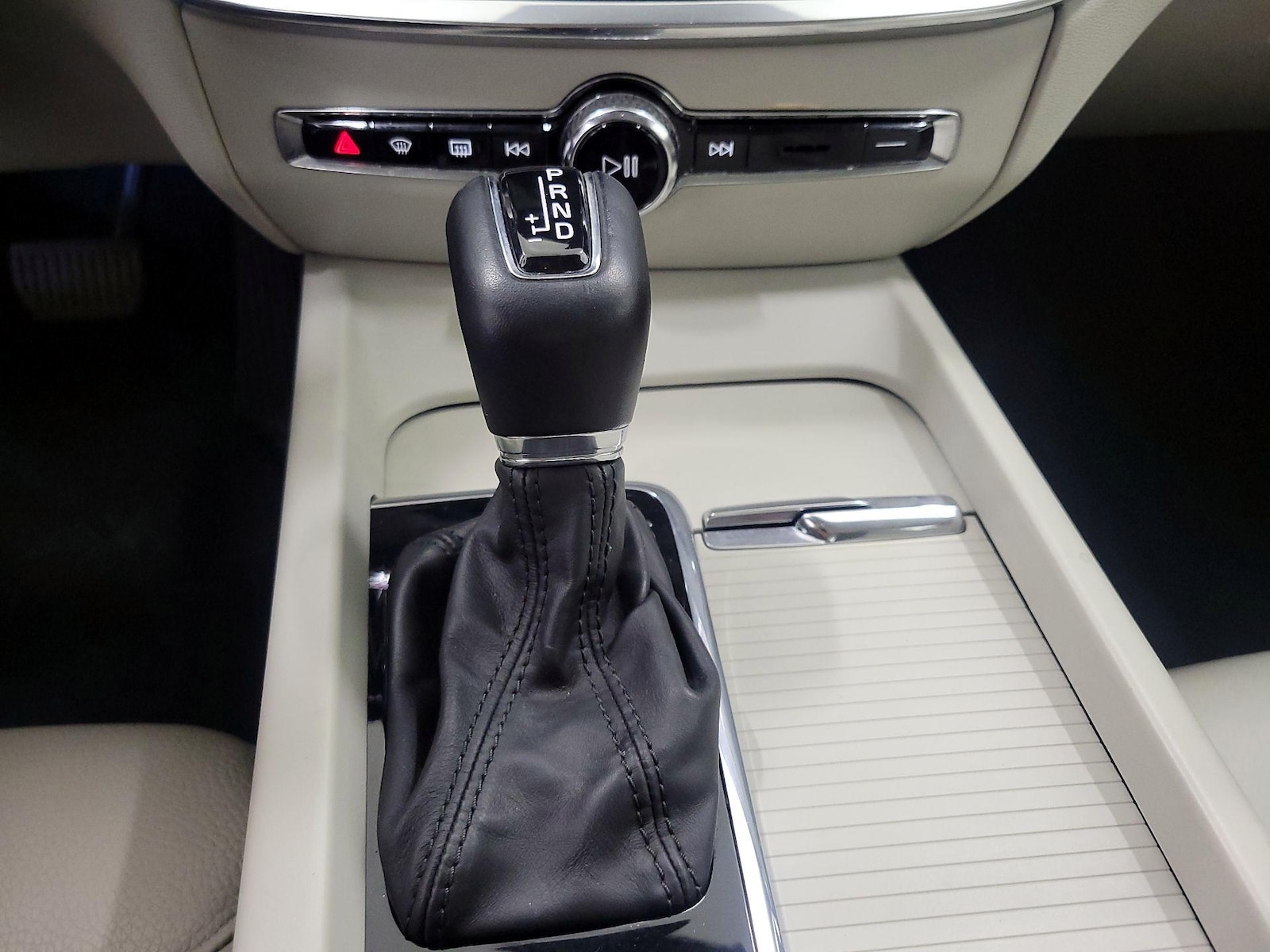 2020 Volvo S60 Momentum - Photo 18