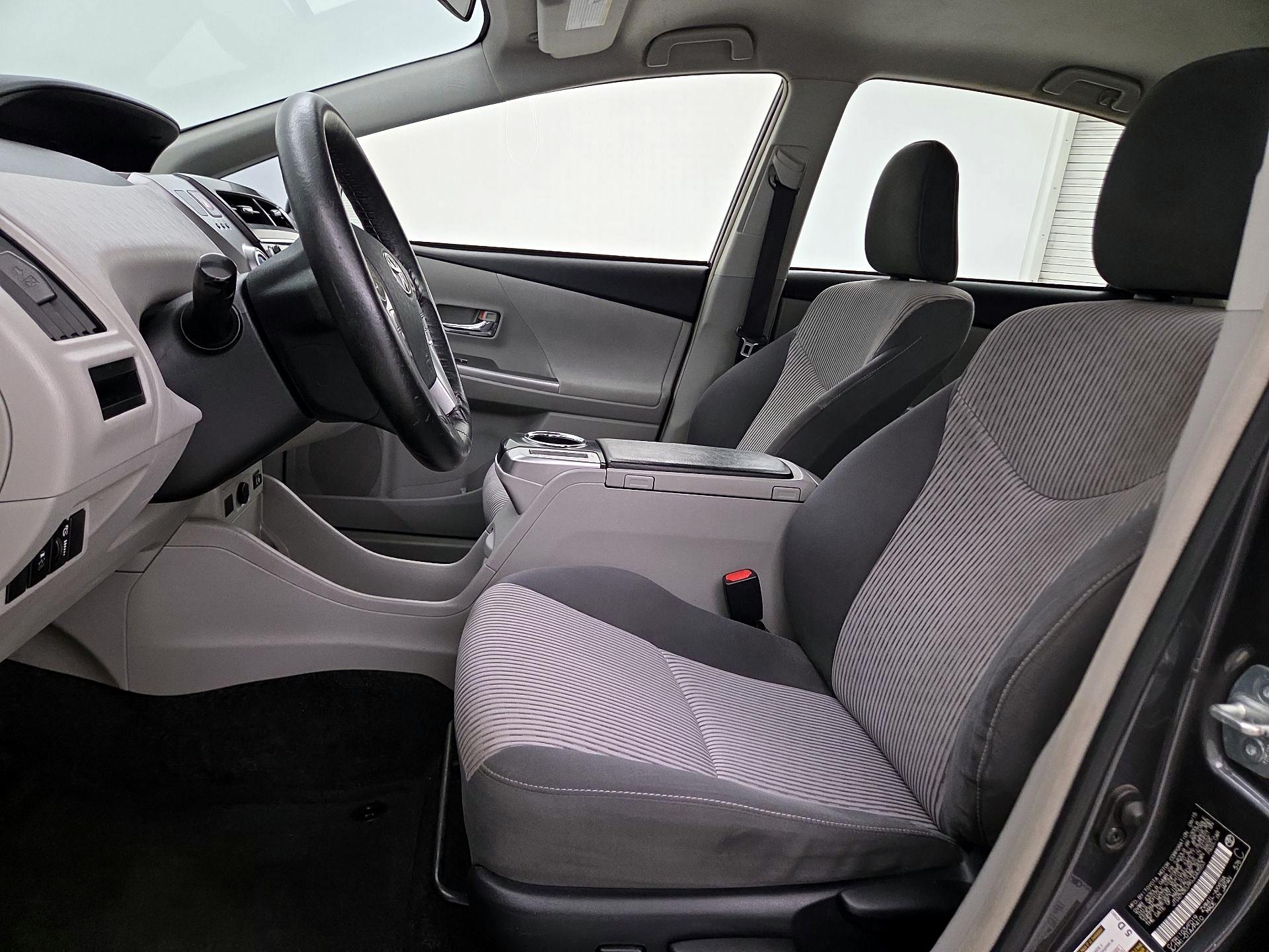 Thumbnail: 2016 Toyota Prius v - 11