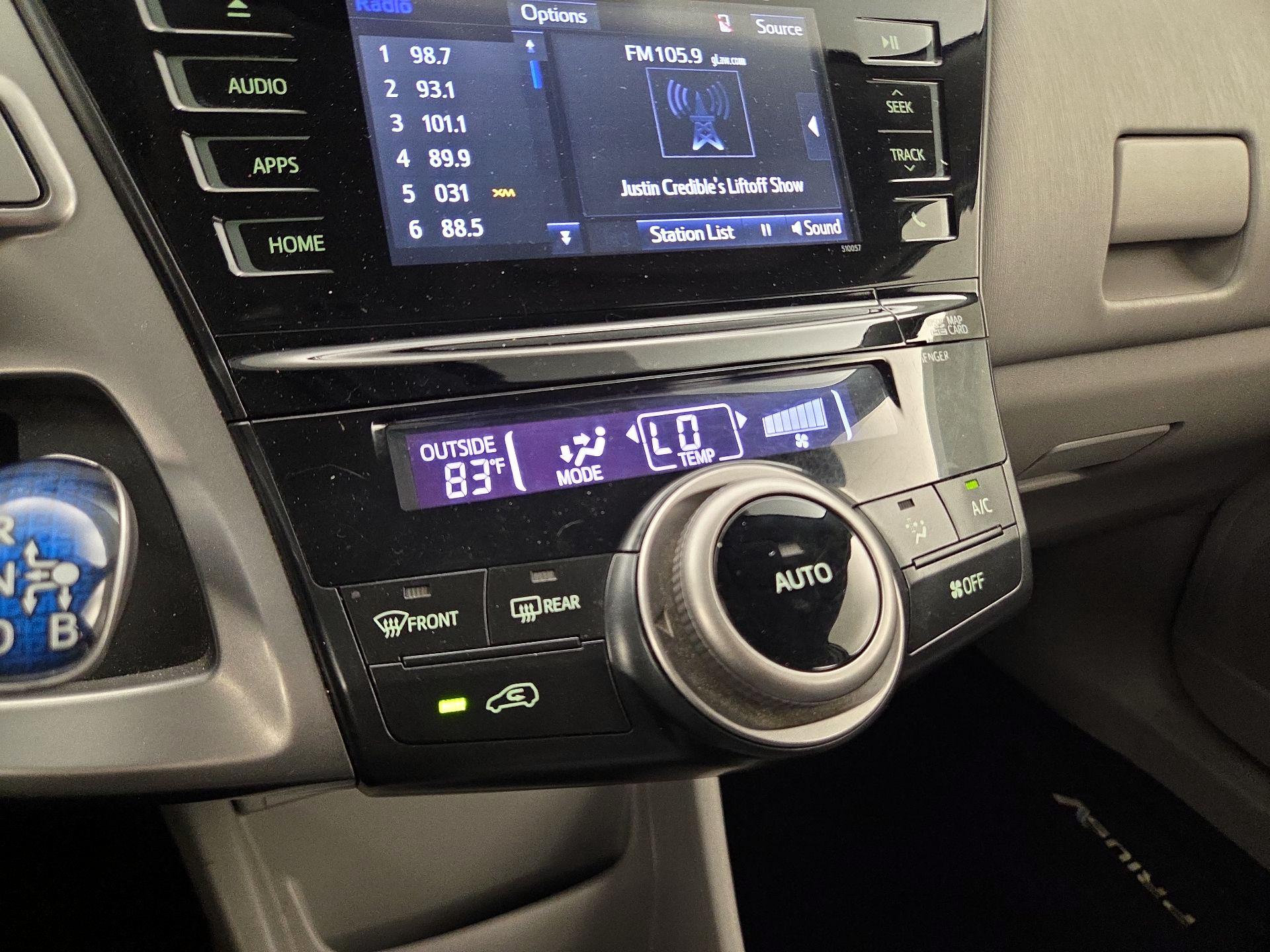 Thumbnail: 2016 Toyota Prius v - 17