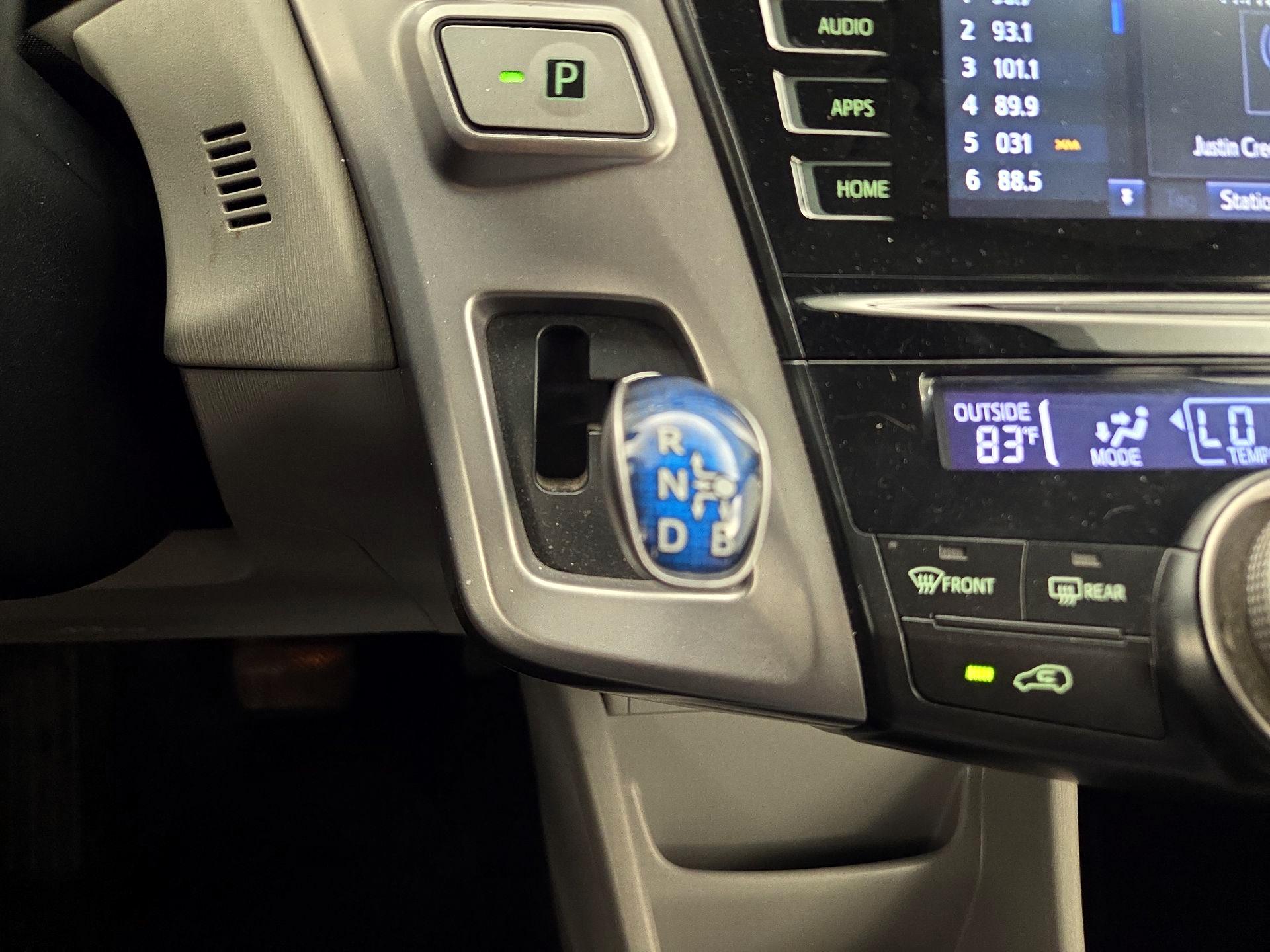 Thumbnail: 2016 Toyota Prius v - 18