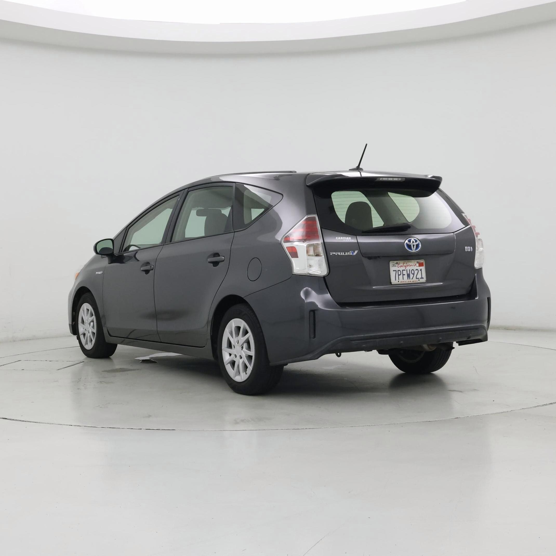 Thumbnail: 2016 Toyota Prius v - 2