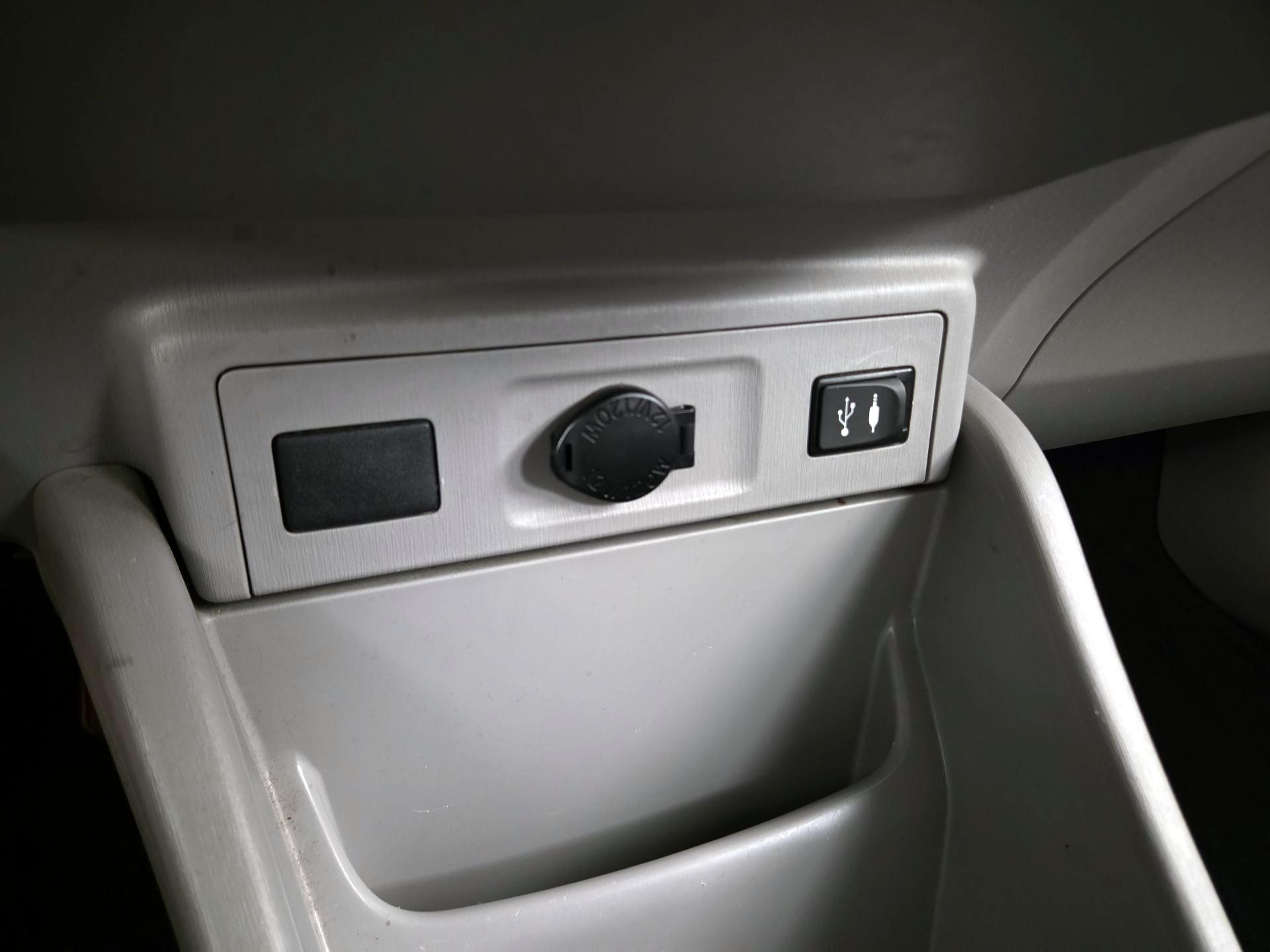 Thumbnail: 2016 Toyota Prius v - 19