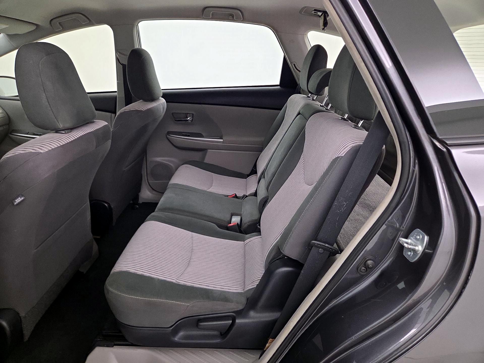 Thumbnail: 2016 Toyota Prius v - 20