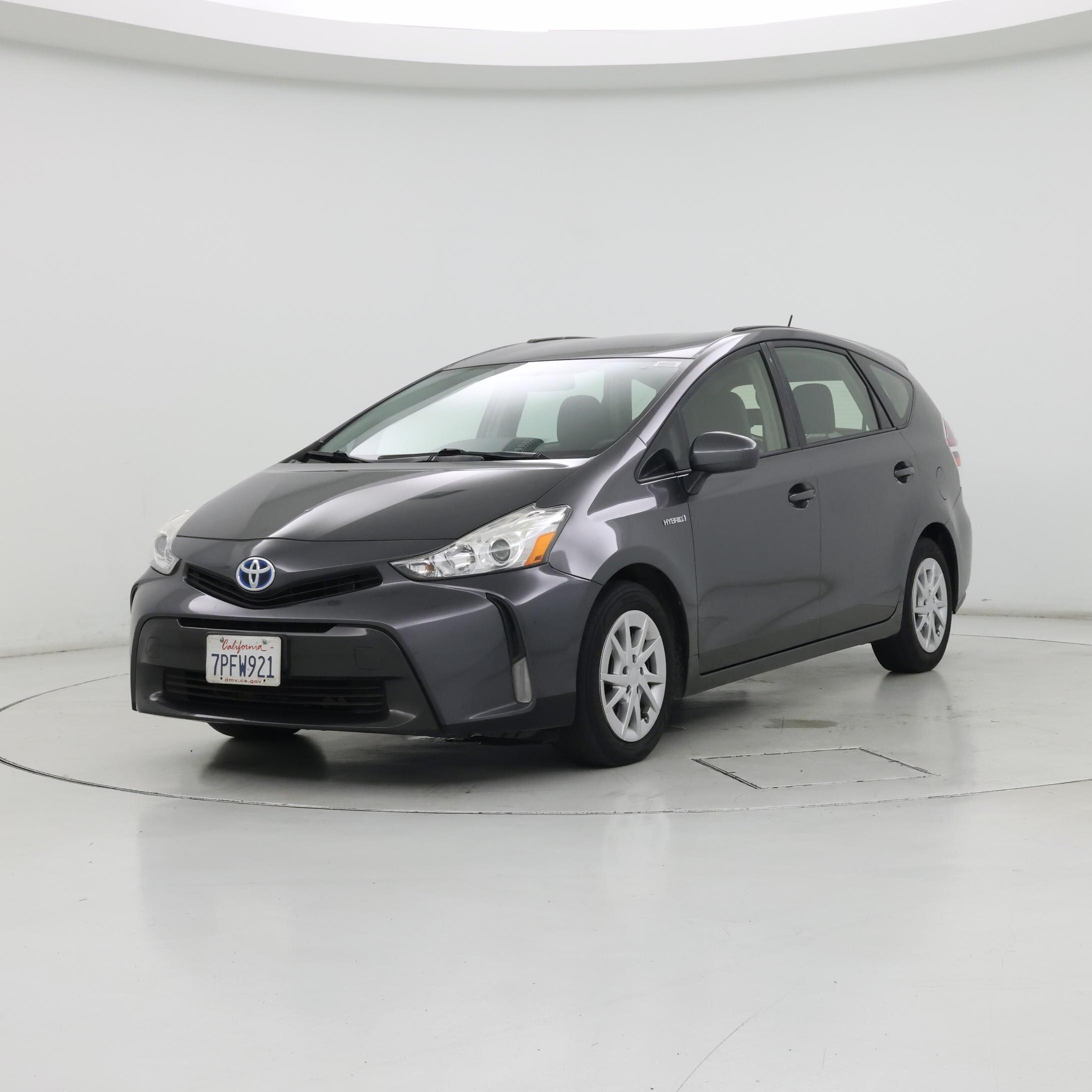 Thumbnail: 2016 Toyota Prius v - 4