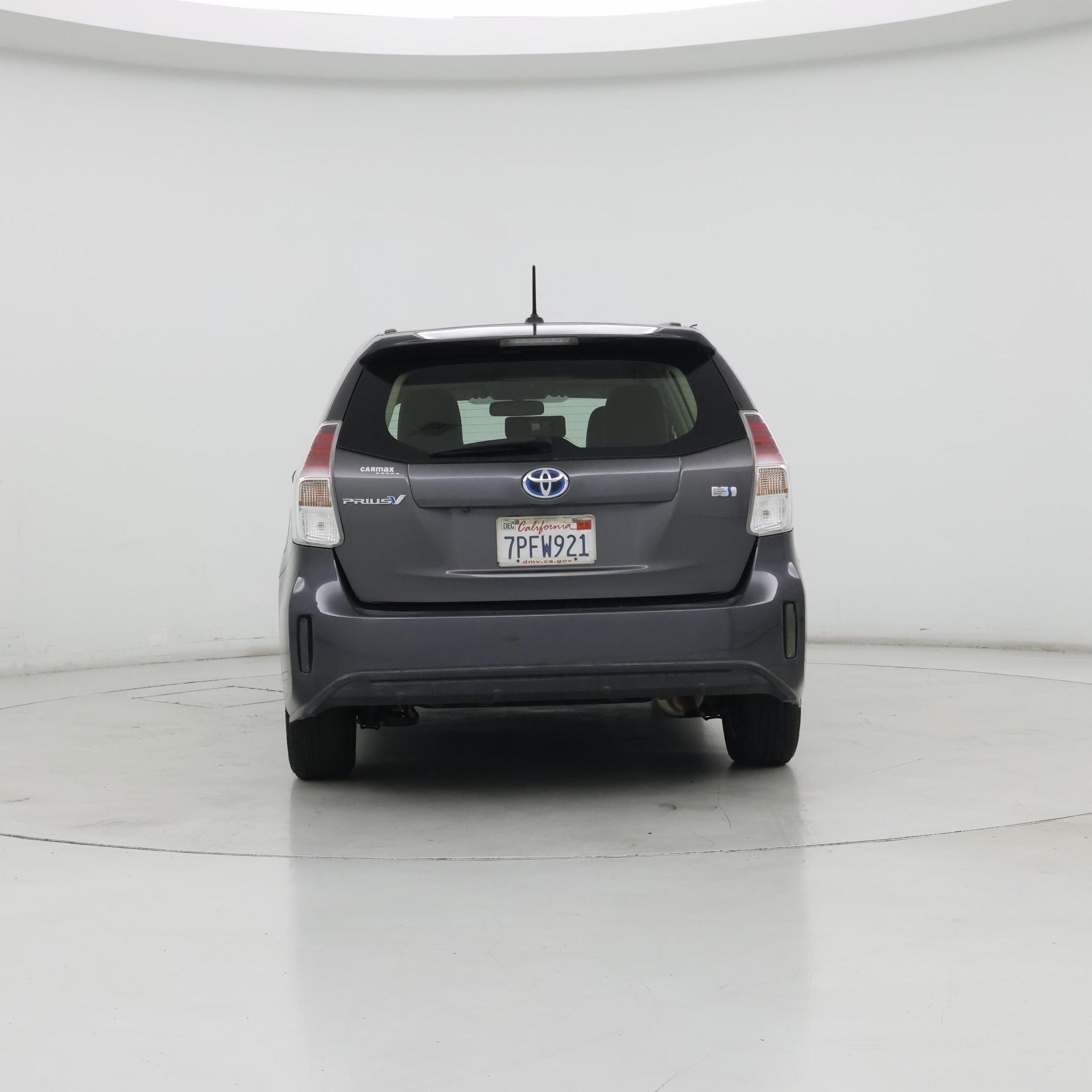 Thumbnail: 2016 Toyota Prius v - 6