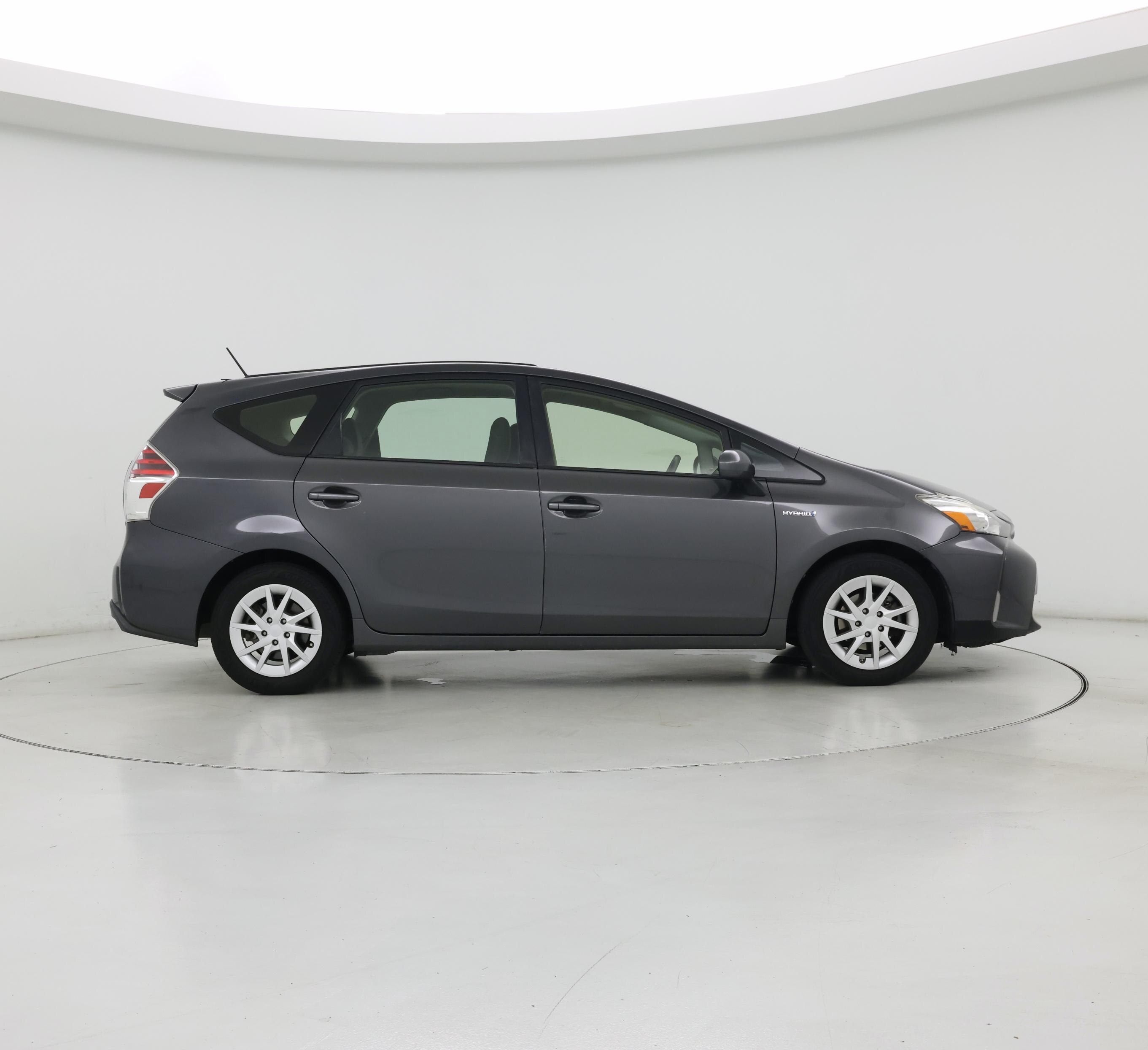 Thumbnail: 2016 Toyota Prius v - 7