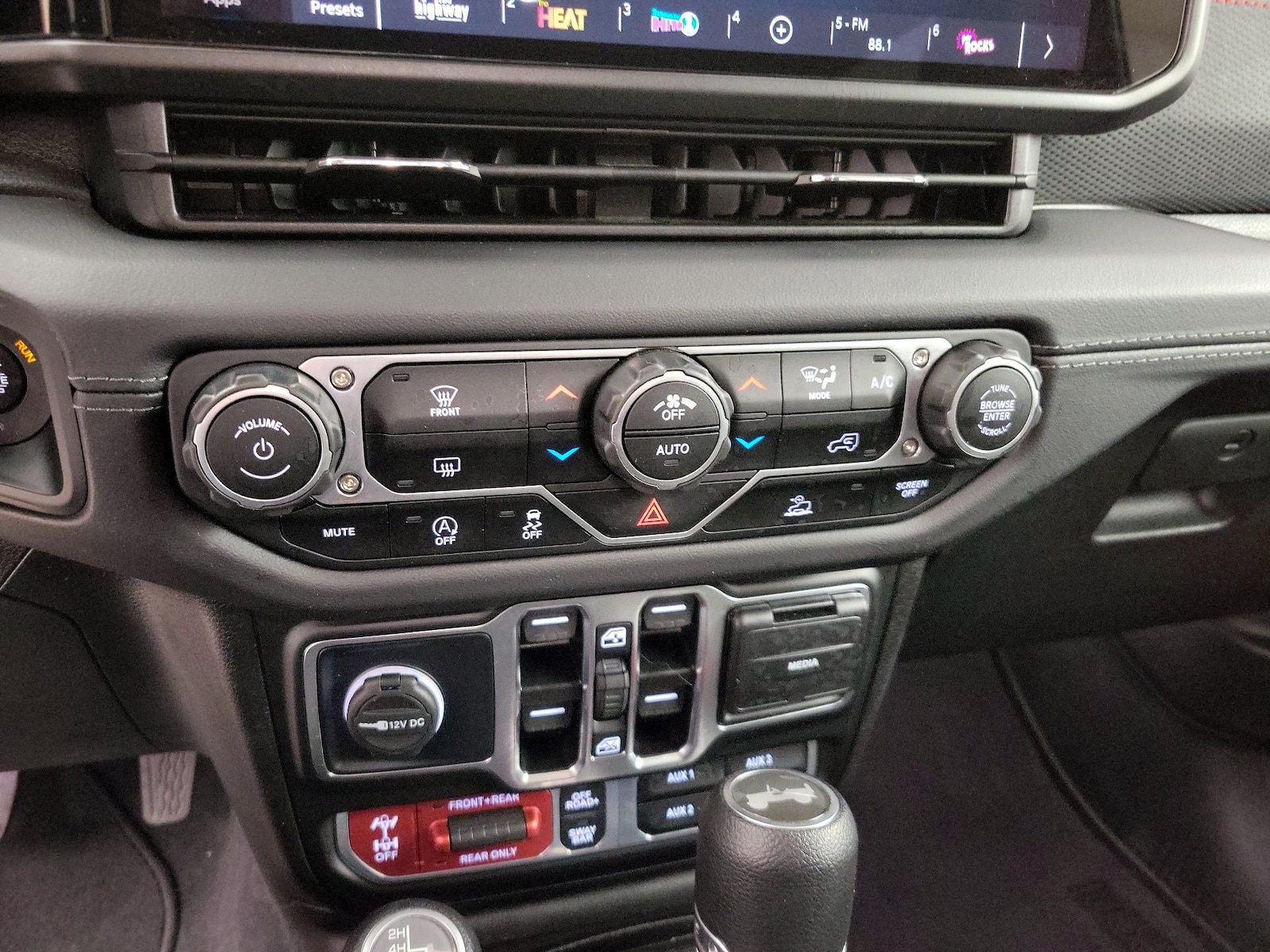 2025 Jeep Wrangler 4-Door Rubicon - Photo 17