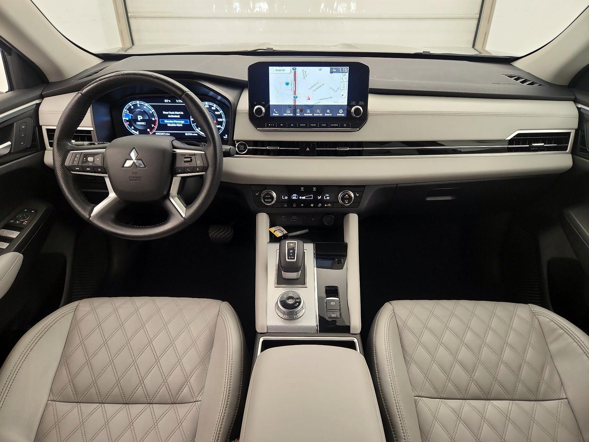 Thumbnail: 2023 Mitsubishi Outlander - 9