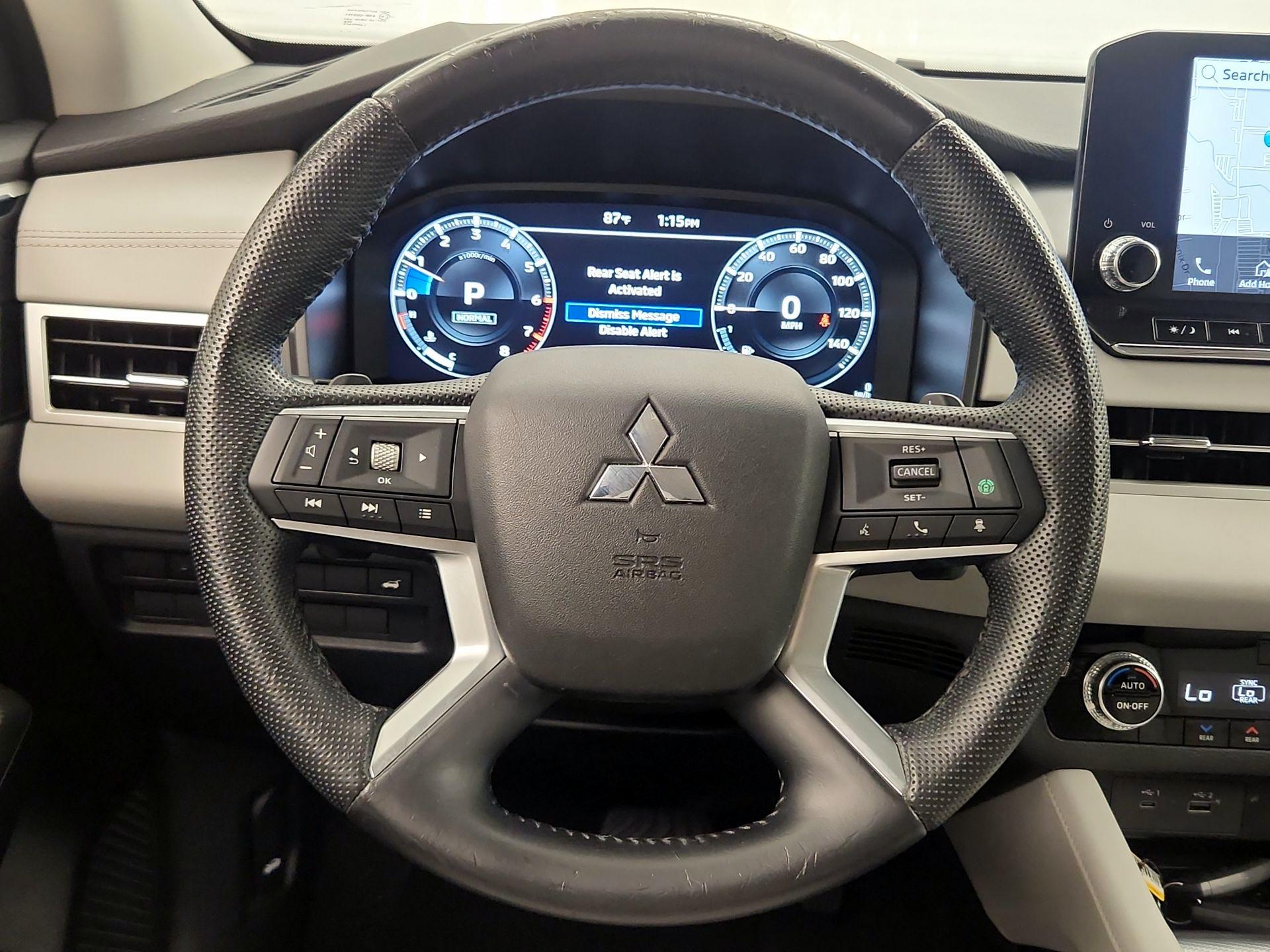 Thumbnail: 2023 Mitsubishi Outlander - 10