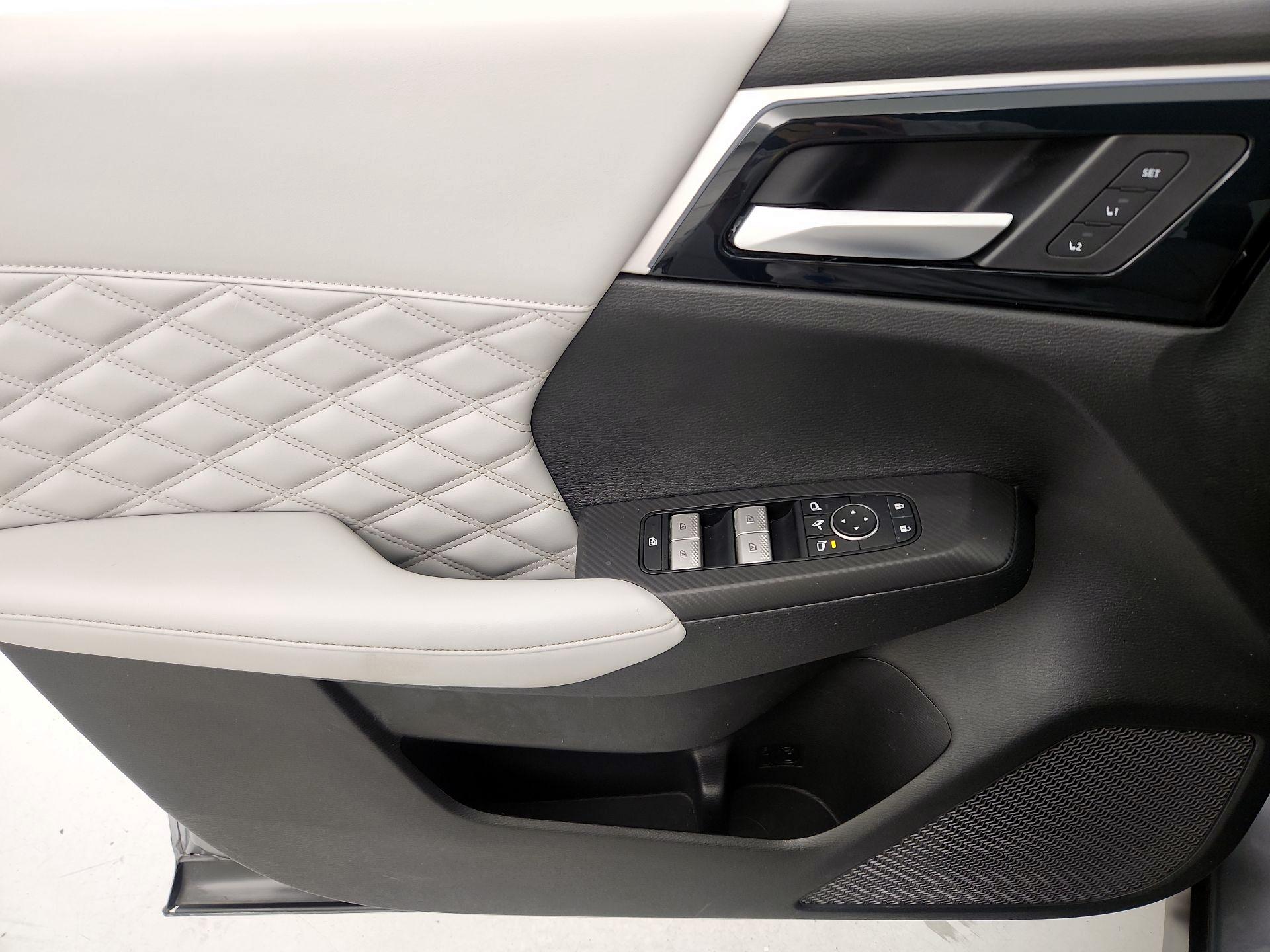 Thumbnail: 2023 Mitsubishi Outlander - 12