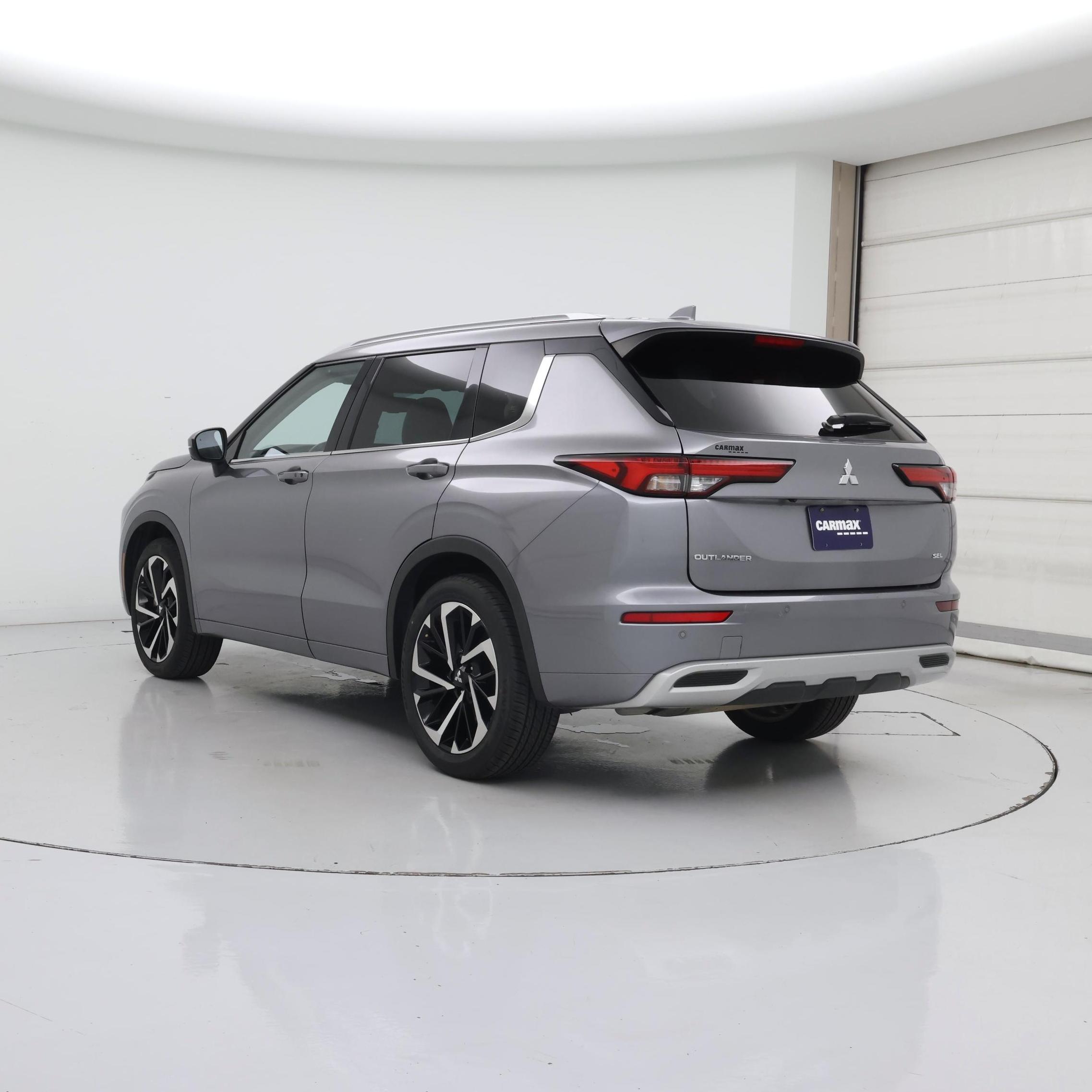 Thumbnail: 2023 Mitsubishi Outlander - 2