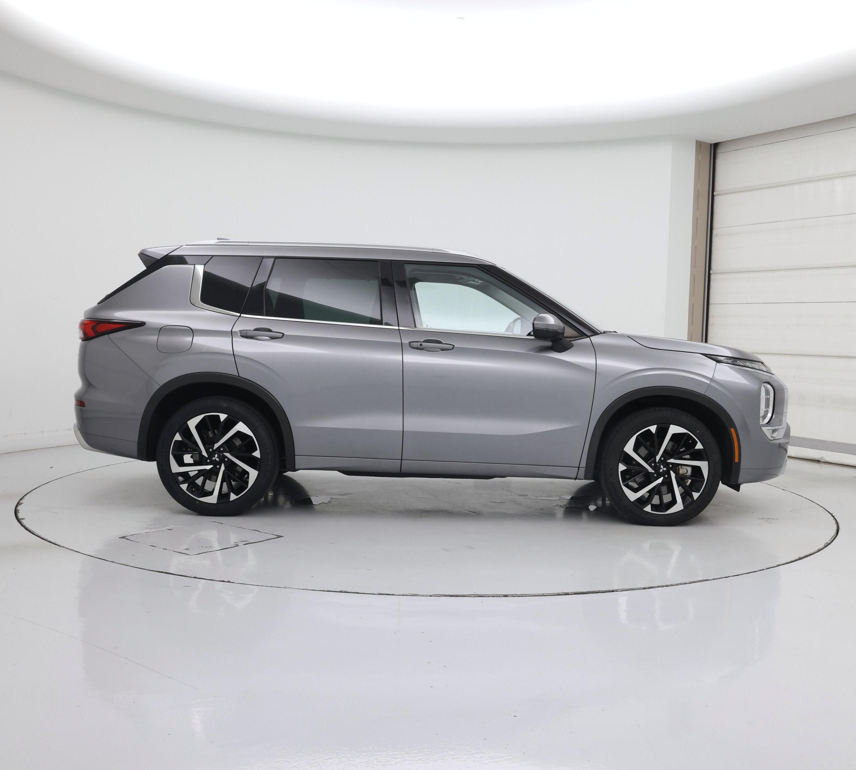 Thumbnail: 2023 Mitsubishi Outlander - 7