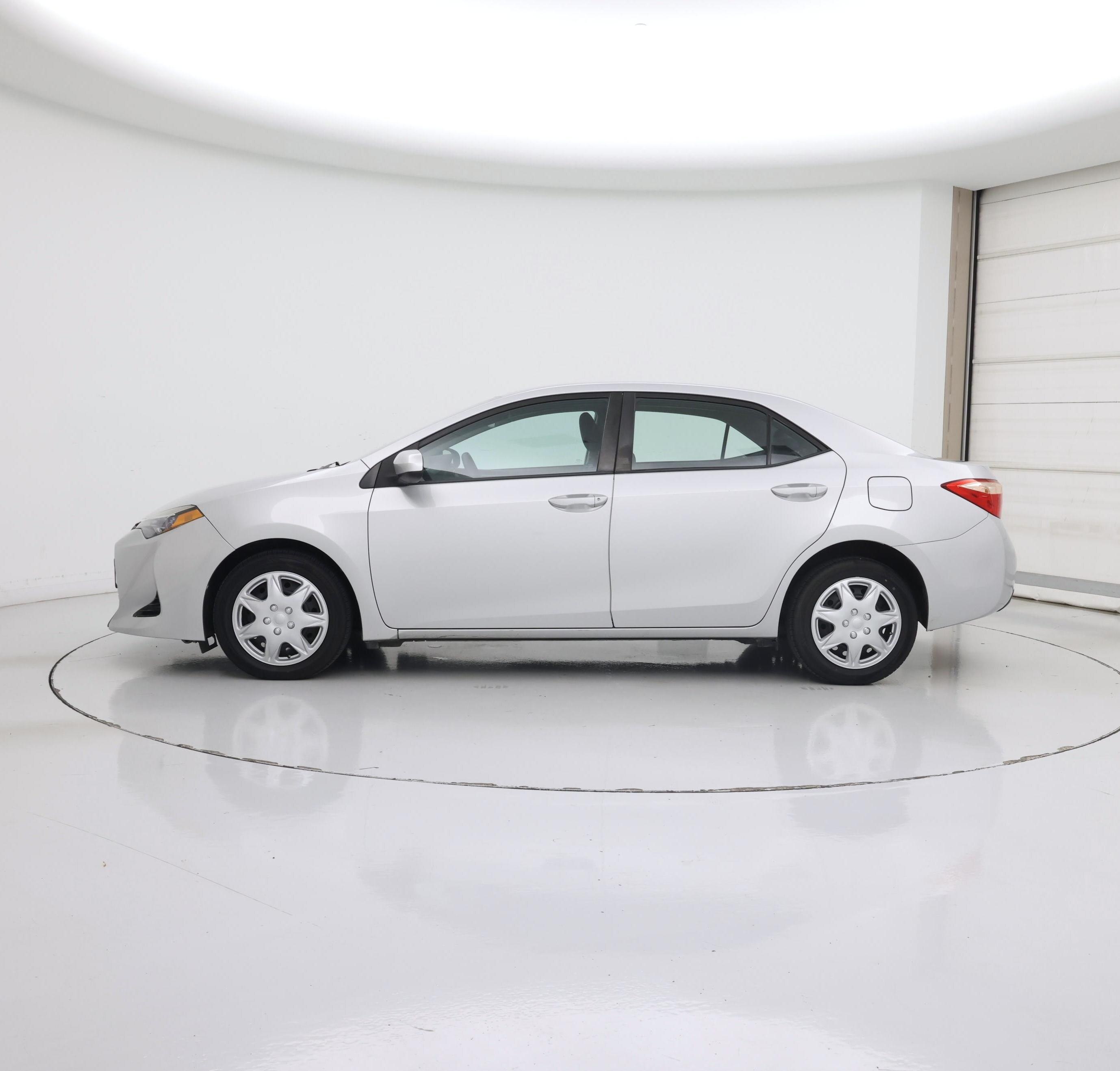 Thumbnail: 2017 Toyota Corolla - 3