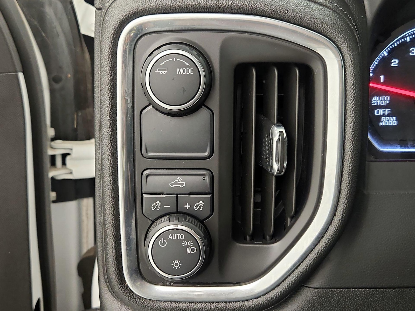 2020 Chevrolet Silverado 1500 LT - Photo 14