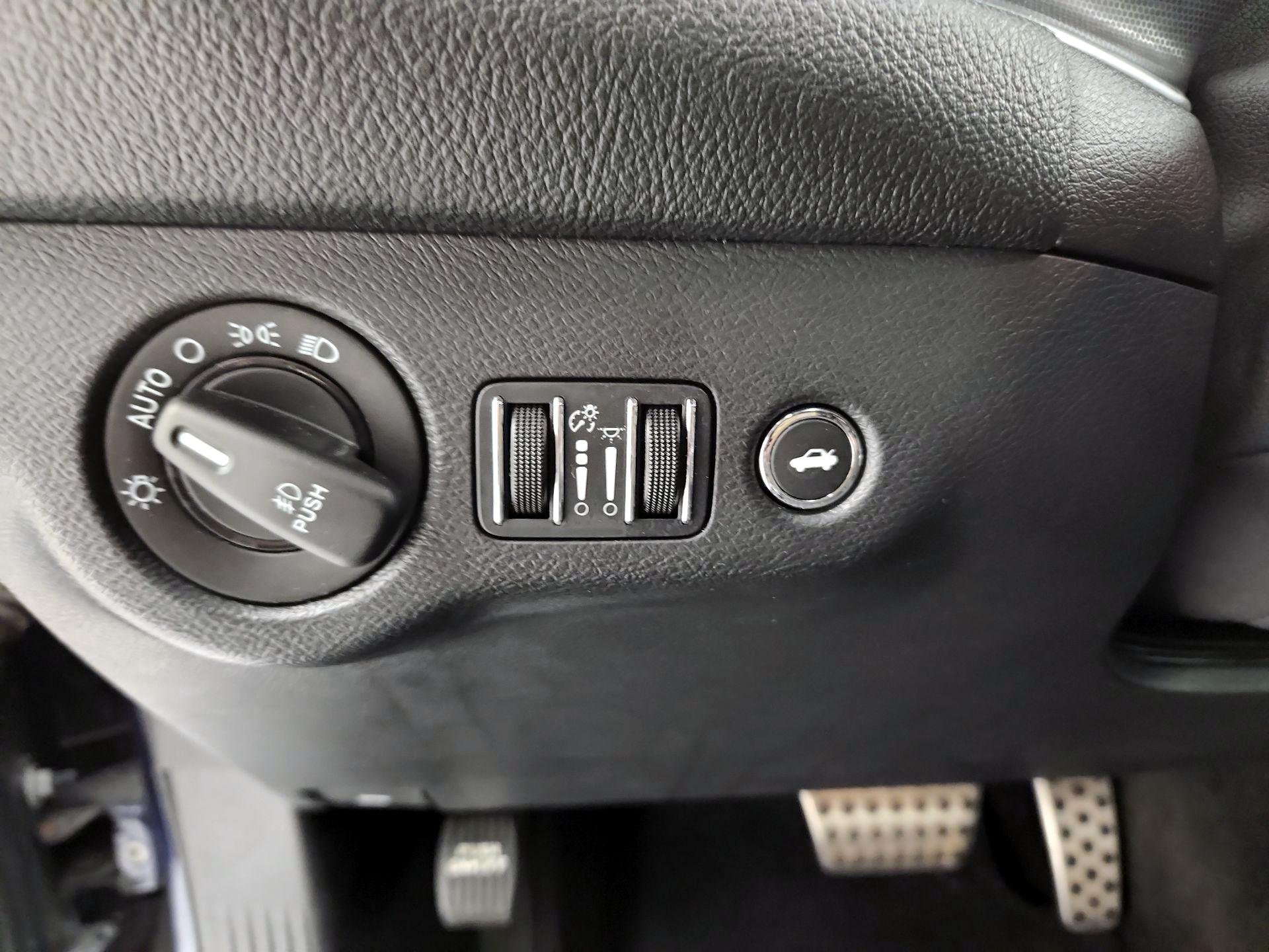 Thumbnail: 2015 Dodge Challenger - 13