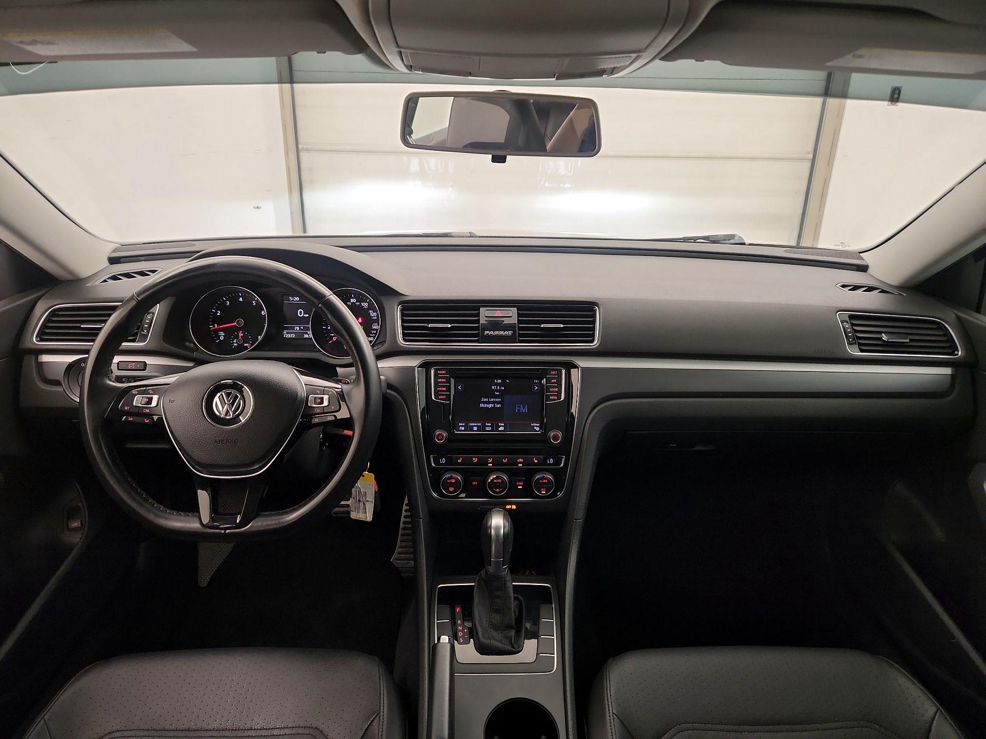 Thumbnail: 2018 Volkswagen Passat - 9