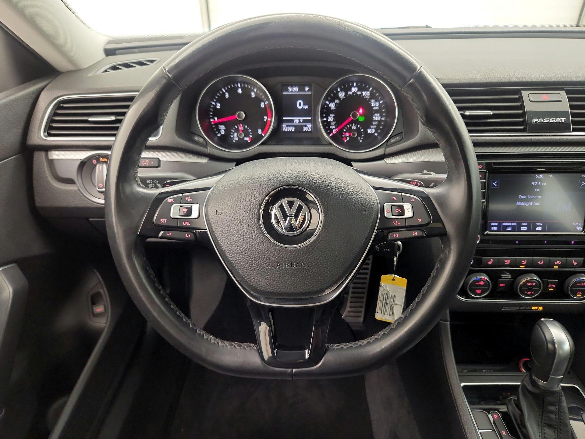 Thumbnail: 2018 Volkswagen Passat - 10