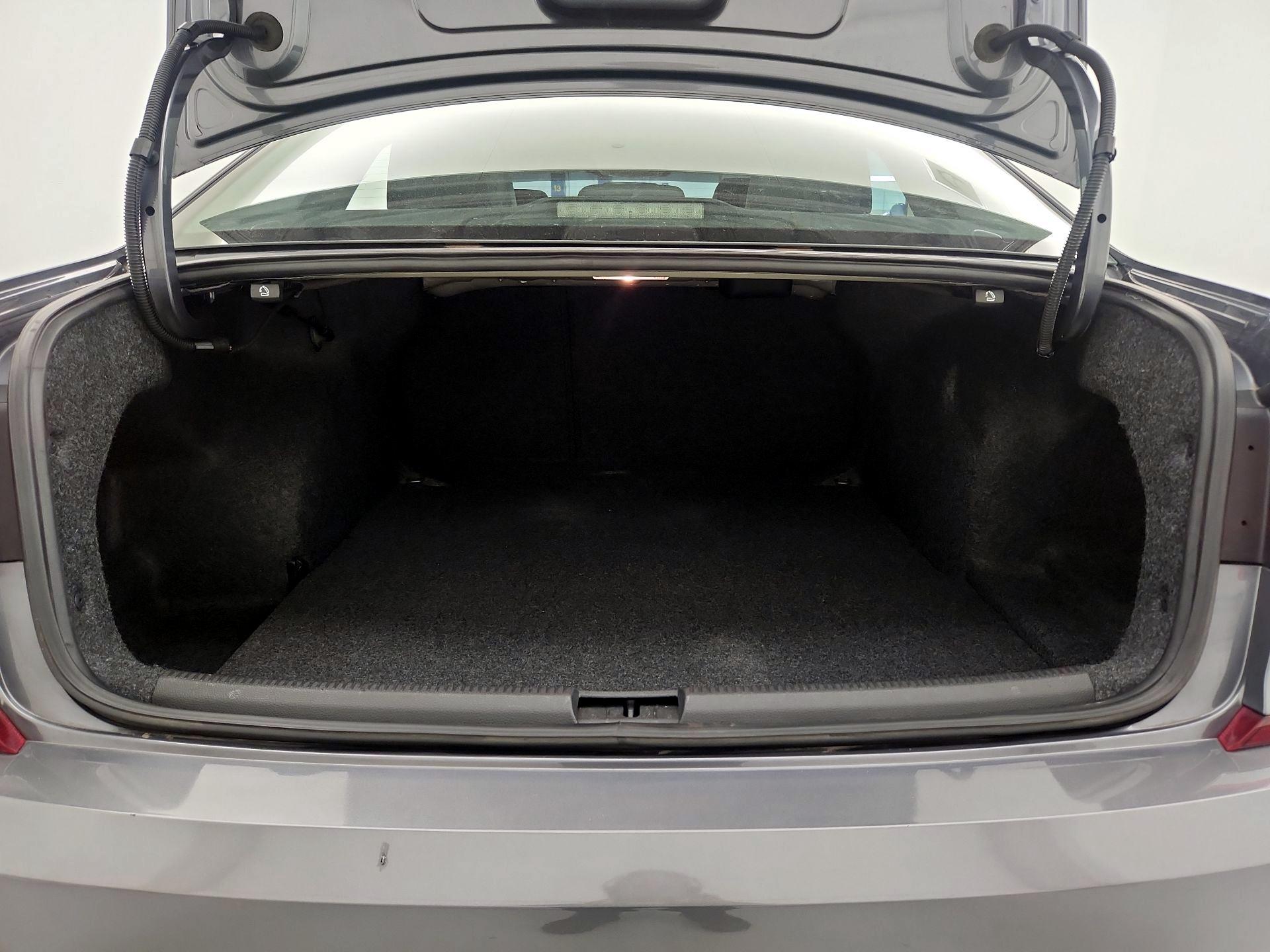 Thumbnail: 2018 Volkswagen Passat - 19
