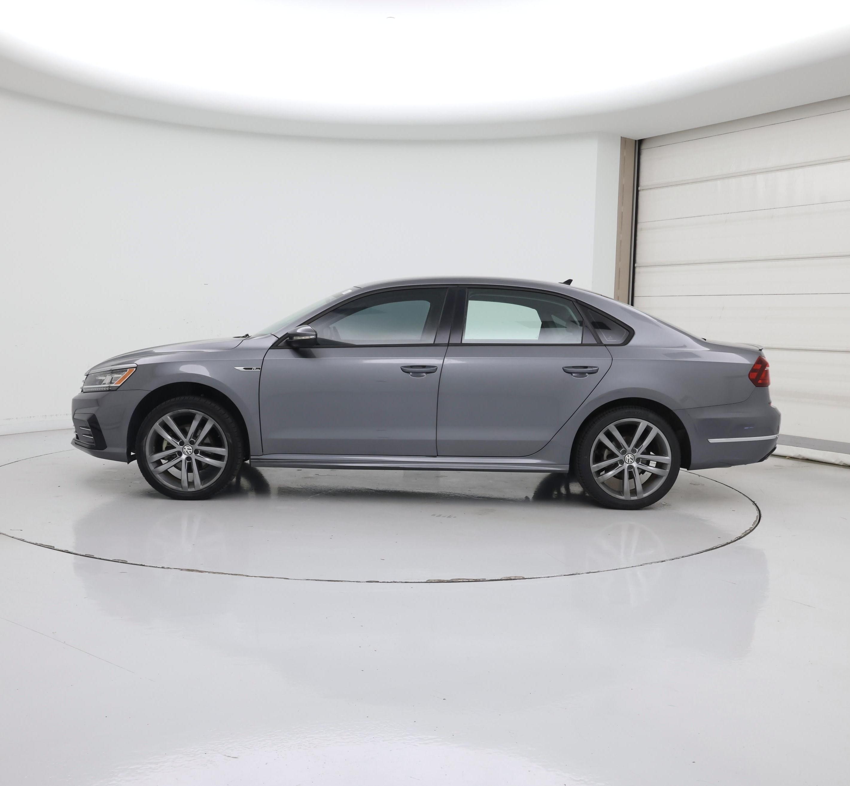 Thumbnail: 2018 Volkswagen Passat - 3