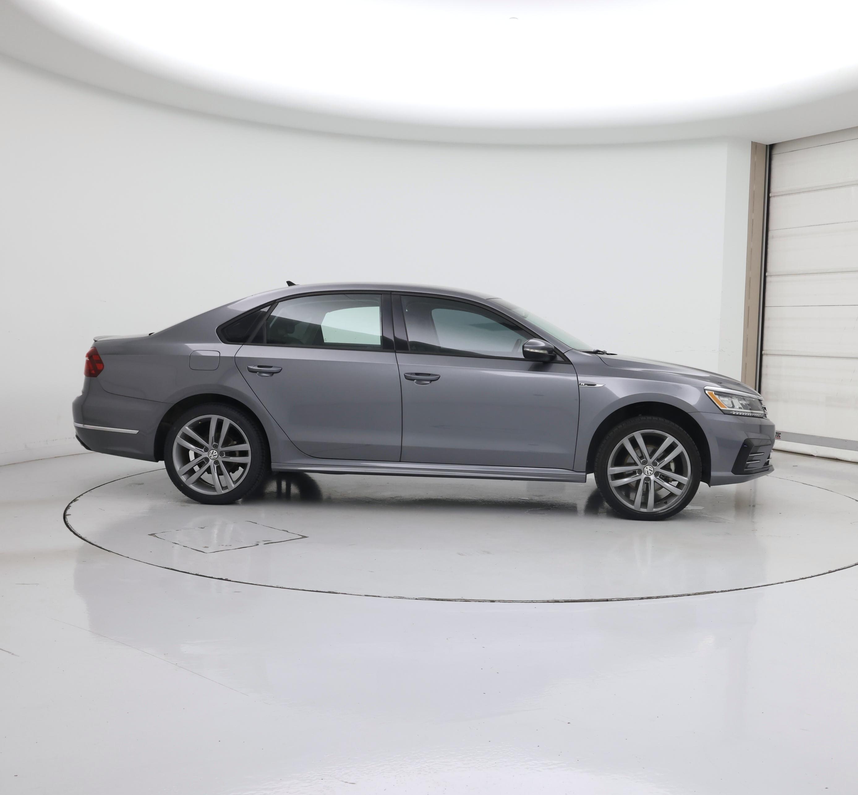 Thumbnail: 2018 Volkswagen Passat - 7