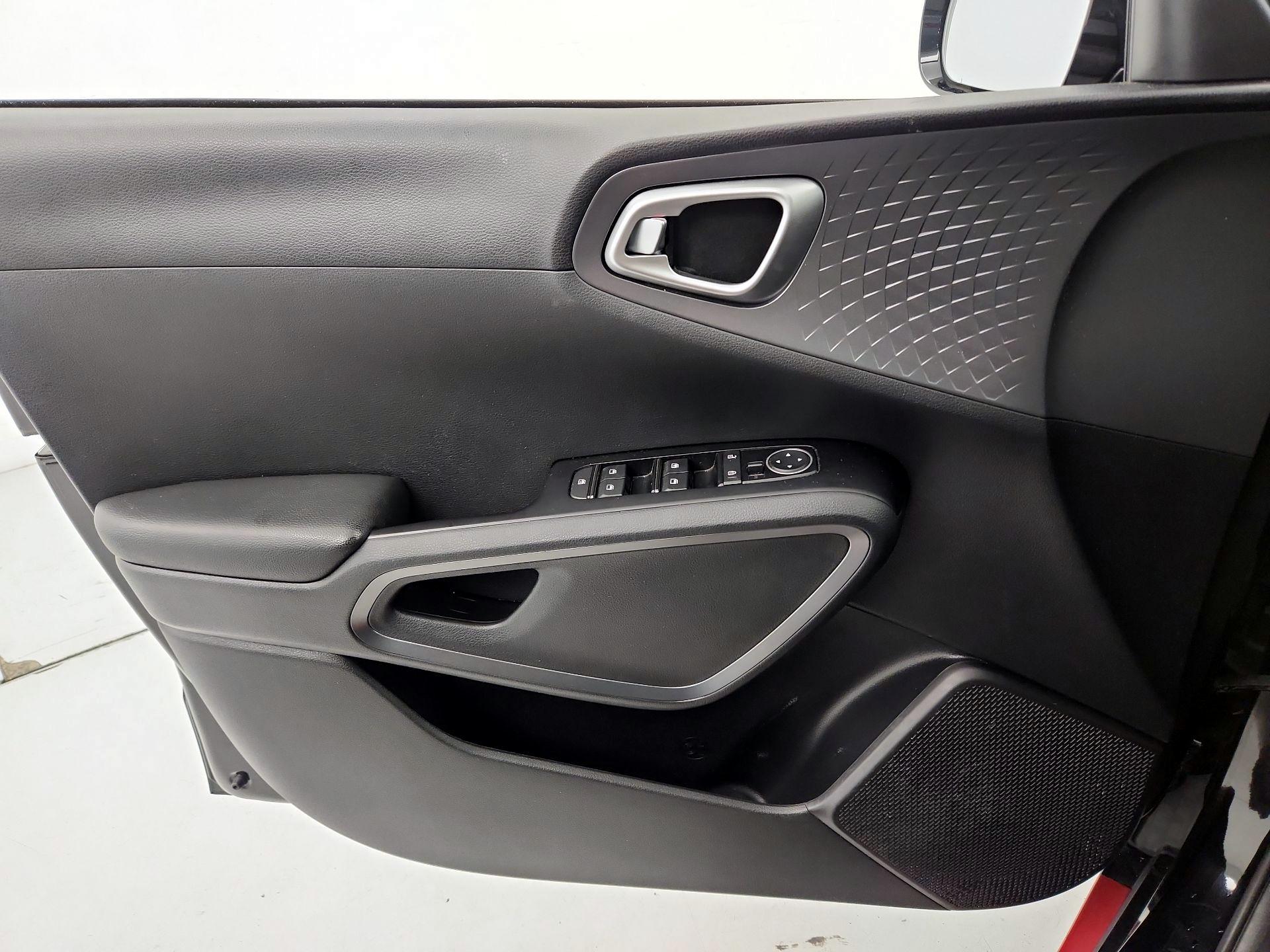 Thumbnail: 2020 Kia Soul - 12