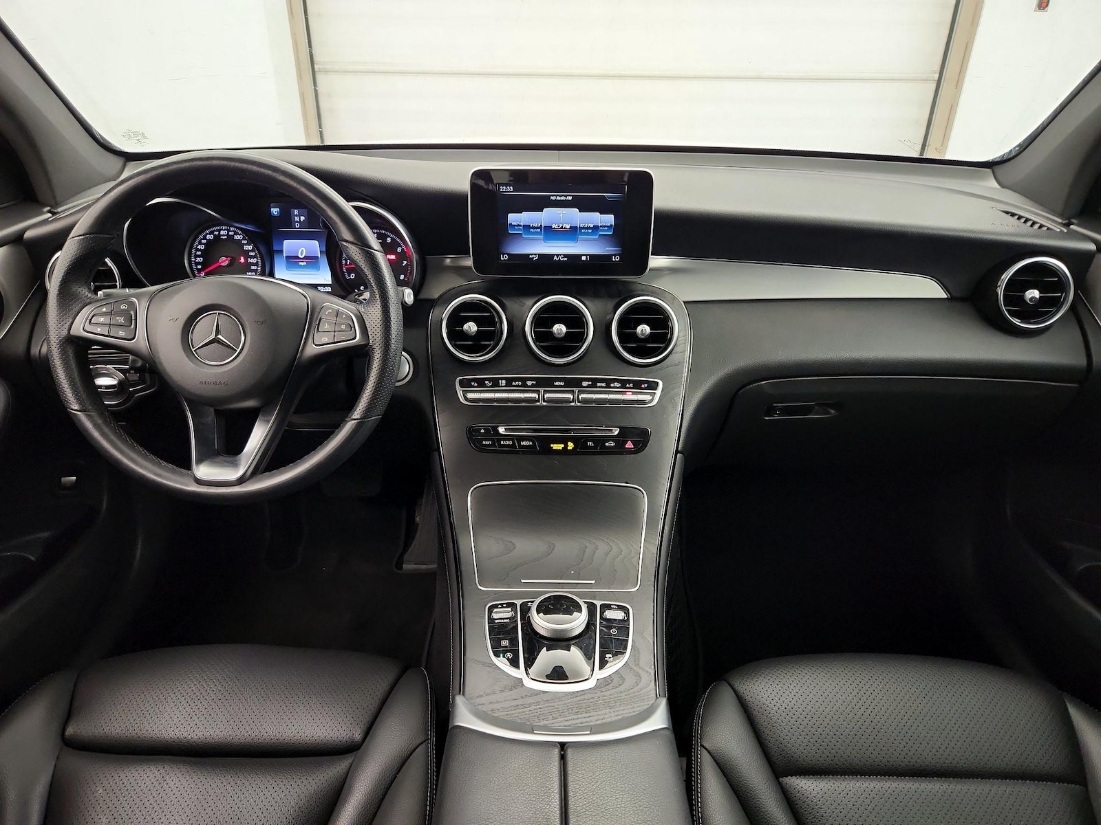 2019 Mercedes-Benz GLC GLC300 - Photo 10