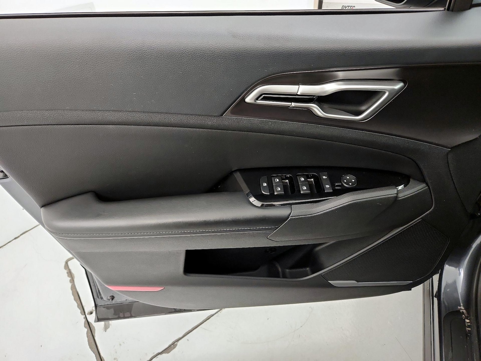 2023 Kia Sportage EX - Photo 13