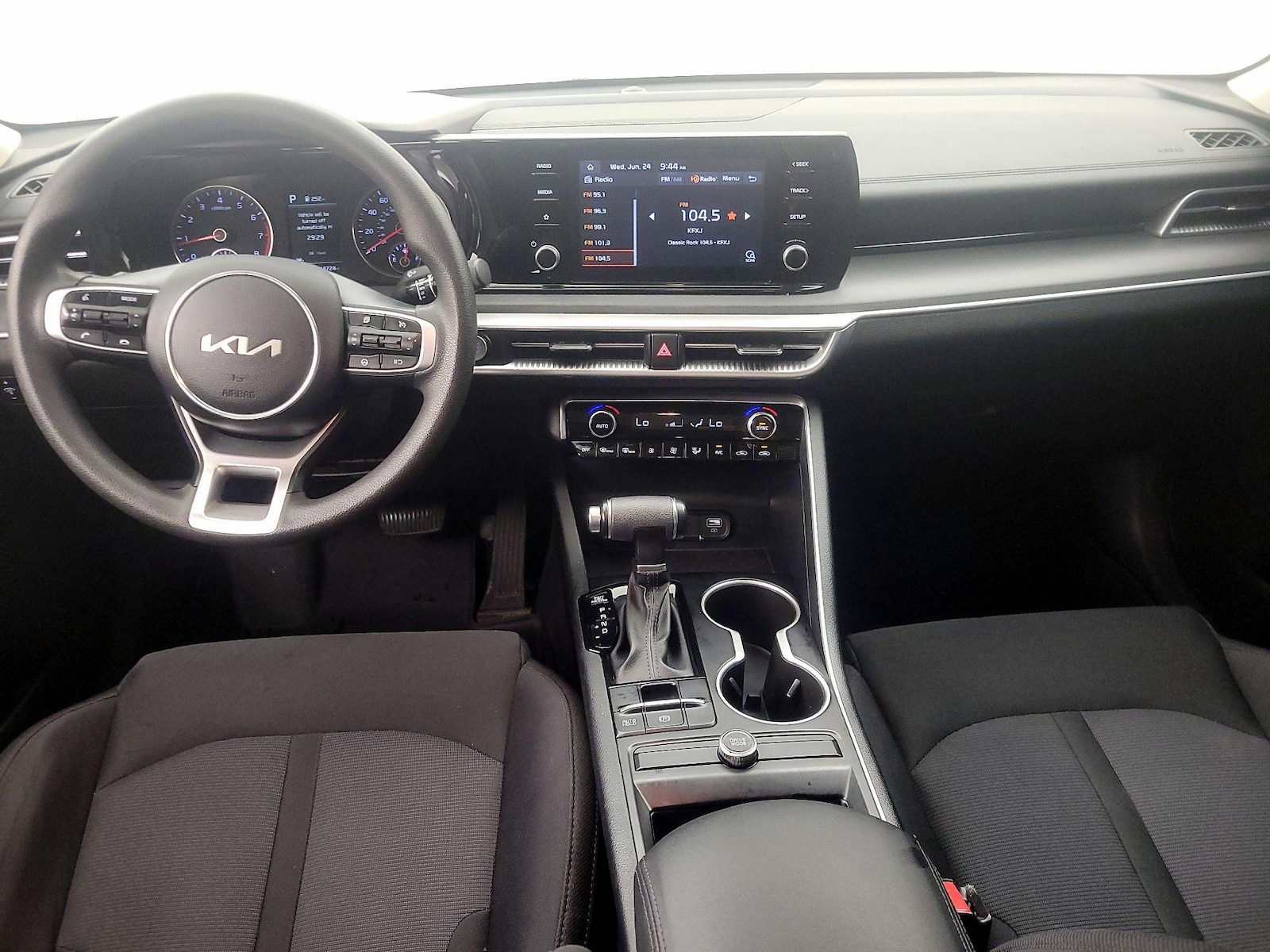 2023 Kia K5 LXS - Photo 10
