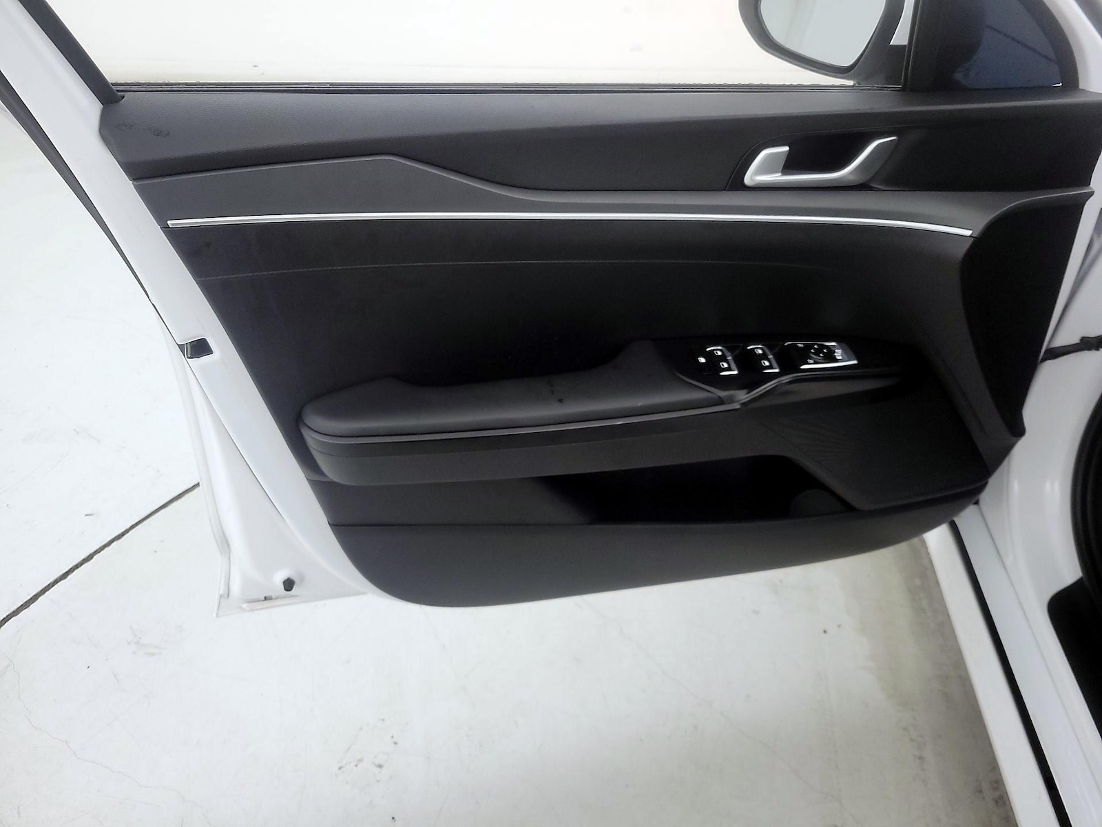 2023 Kia K5 LXS - Photo 13