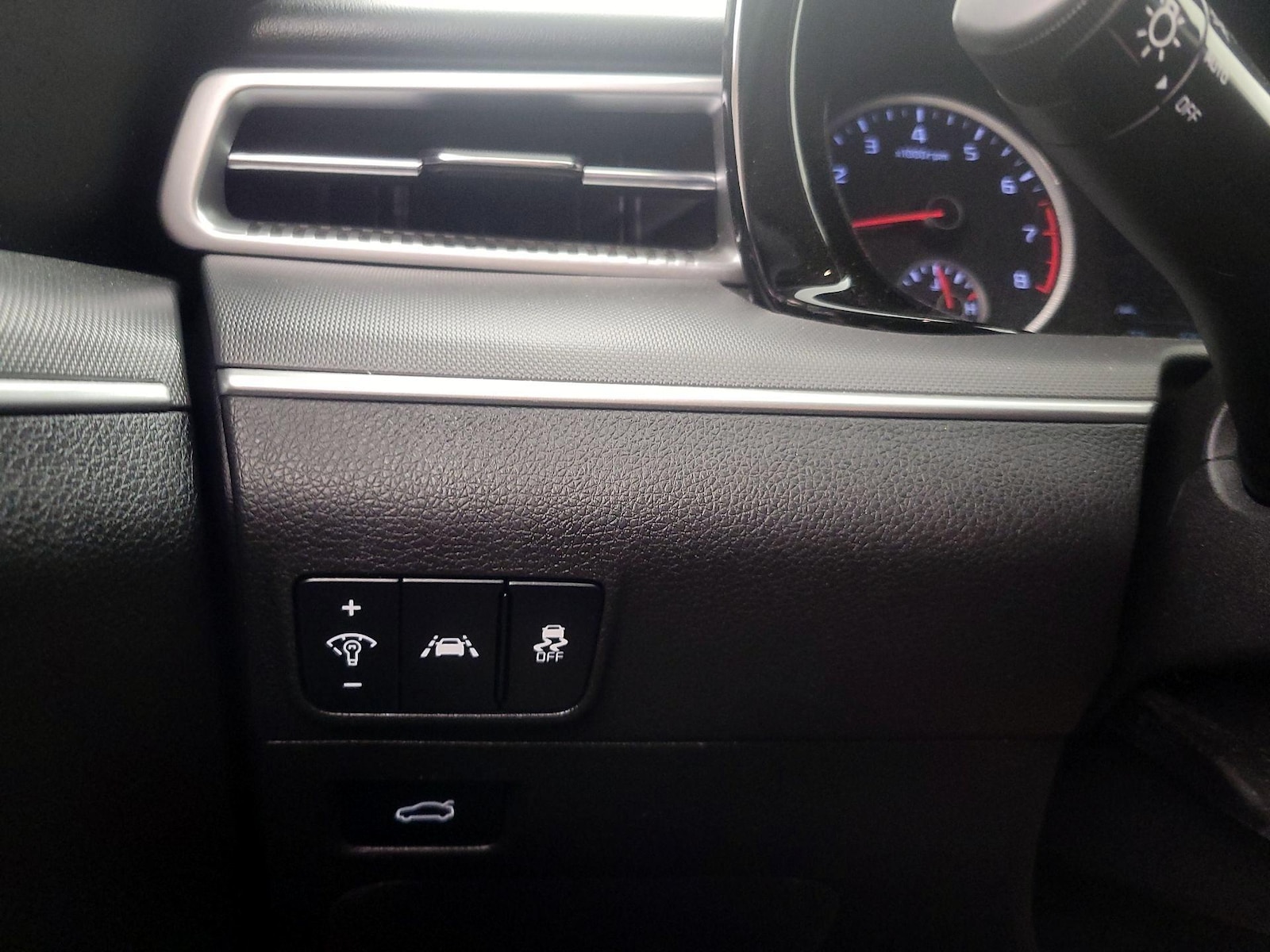 2023 Kia K5 LXS - Photo 14