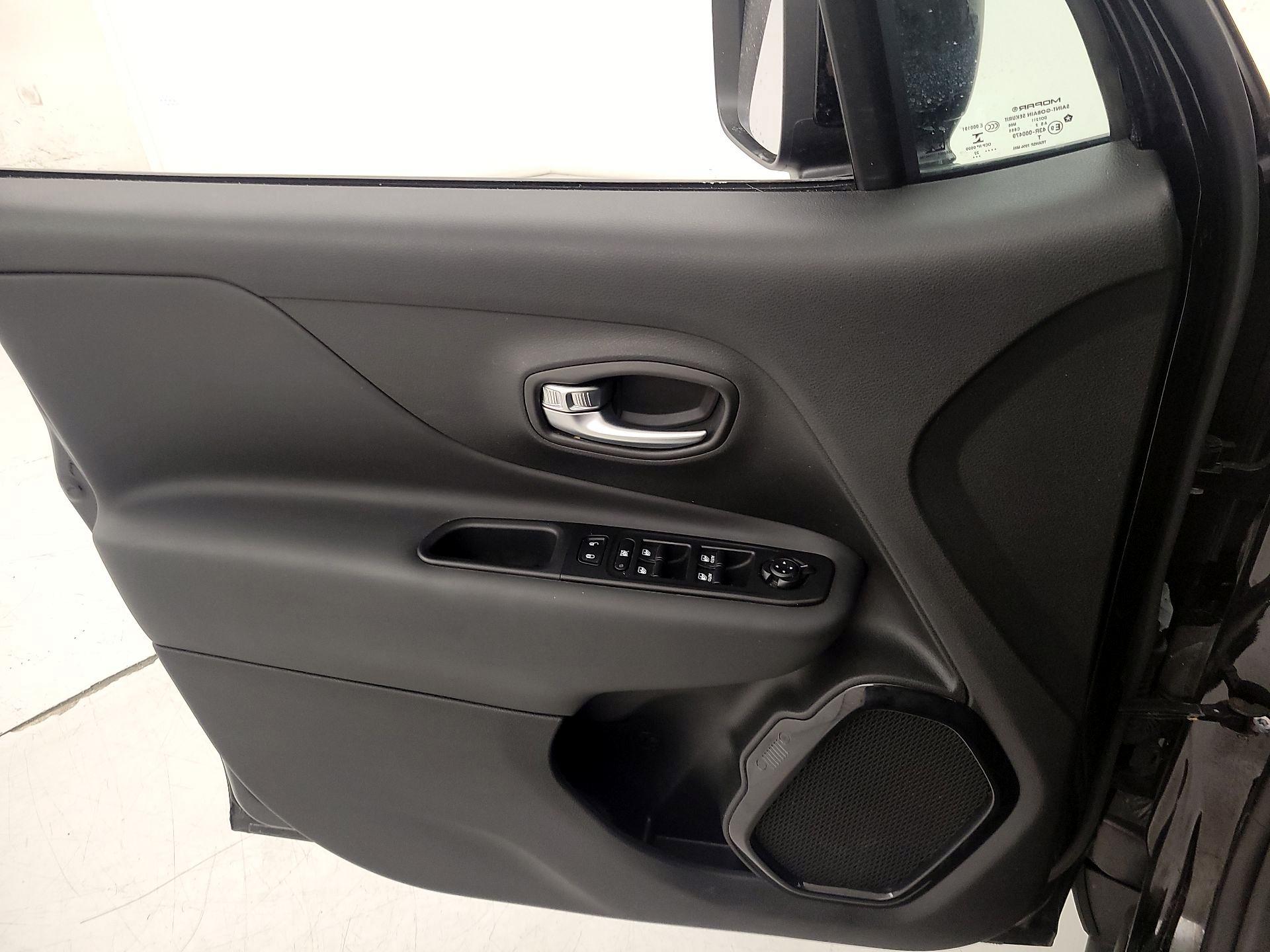 Thumbnail: 2022 Jeep Renegade - 12