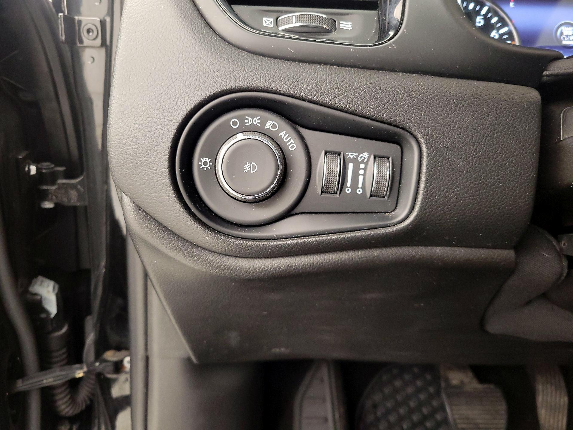 Thumbnail: 2022 Jeep Renegade - 13