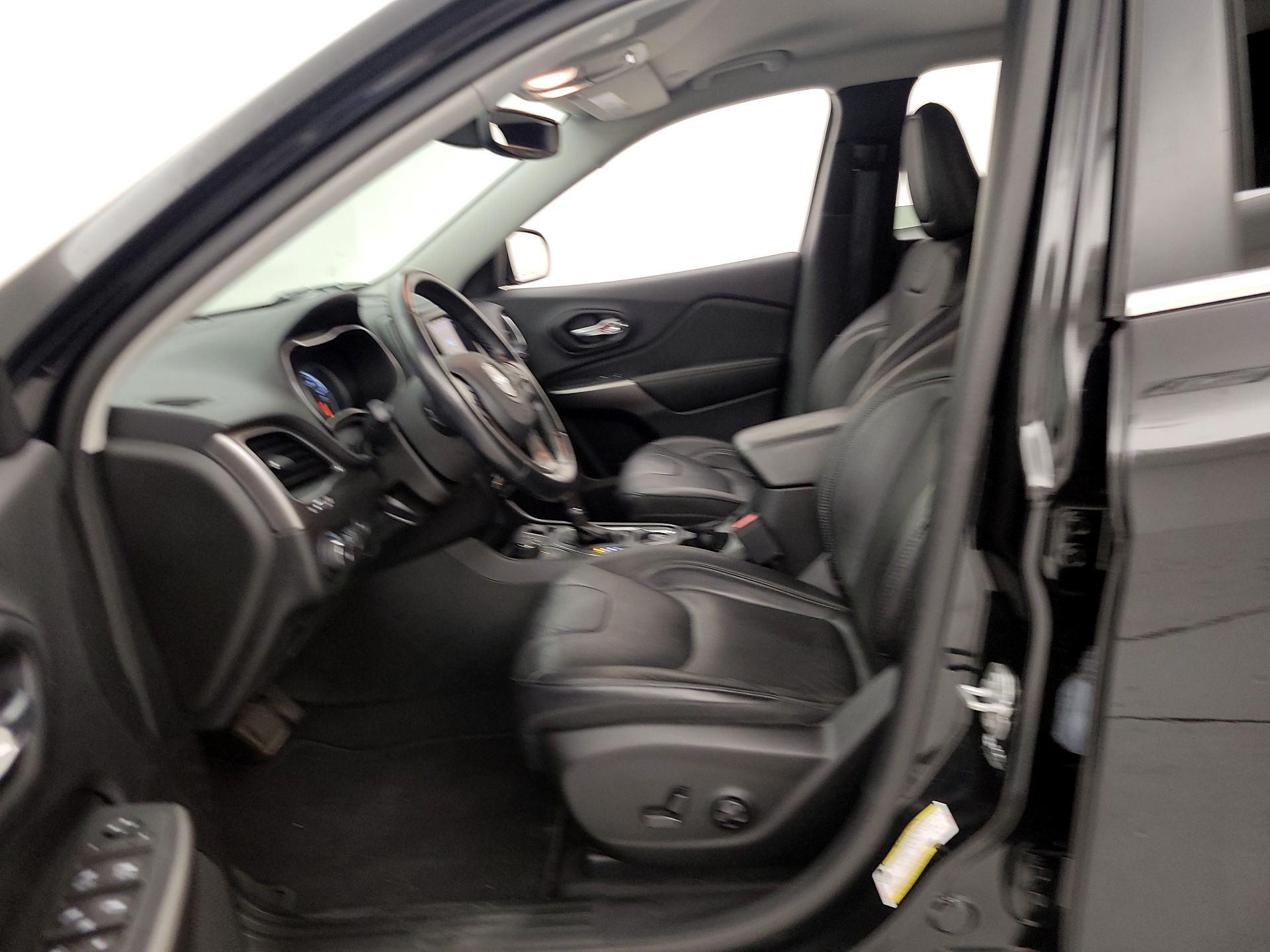 Thumbnail: 2021 Jeep Cherokee - 11