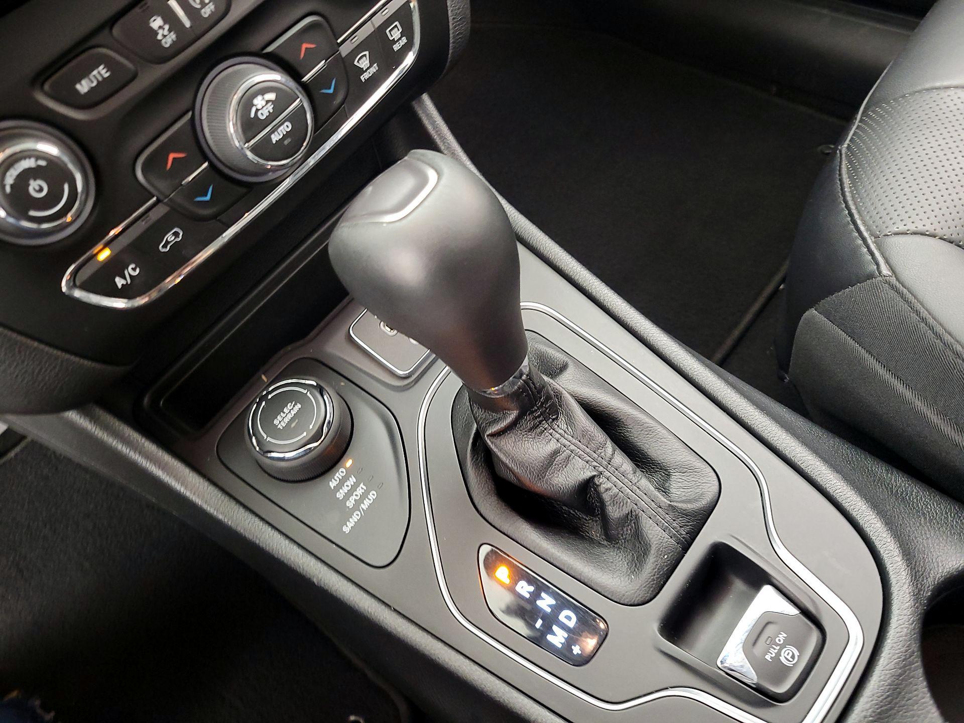Thumbnail: 2021 Jeep Cherokee - 17