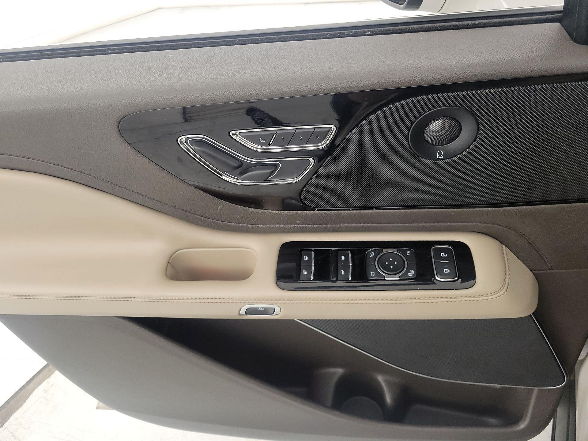 Thumbnail: 2020 Lincoln Aviator - 12