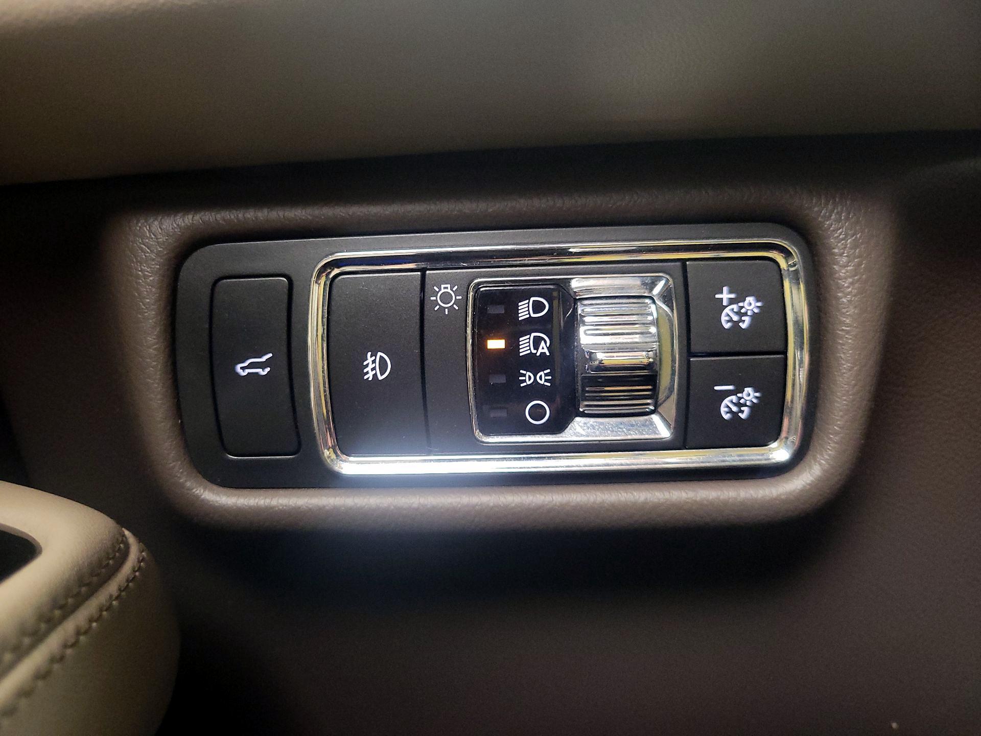 Thumbnail: 2020 Lincoln Aviator - 13