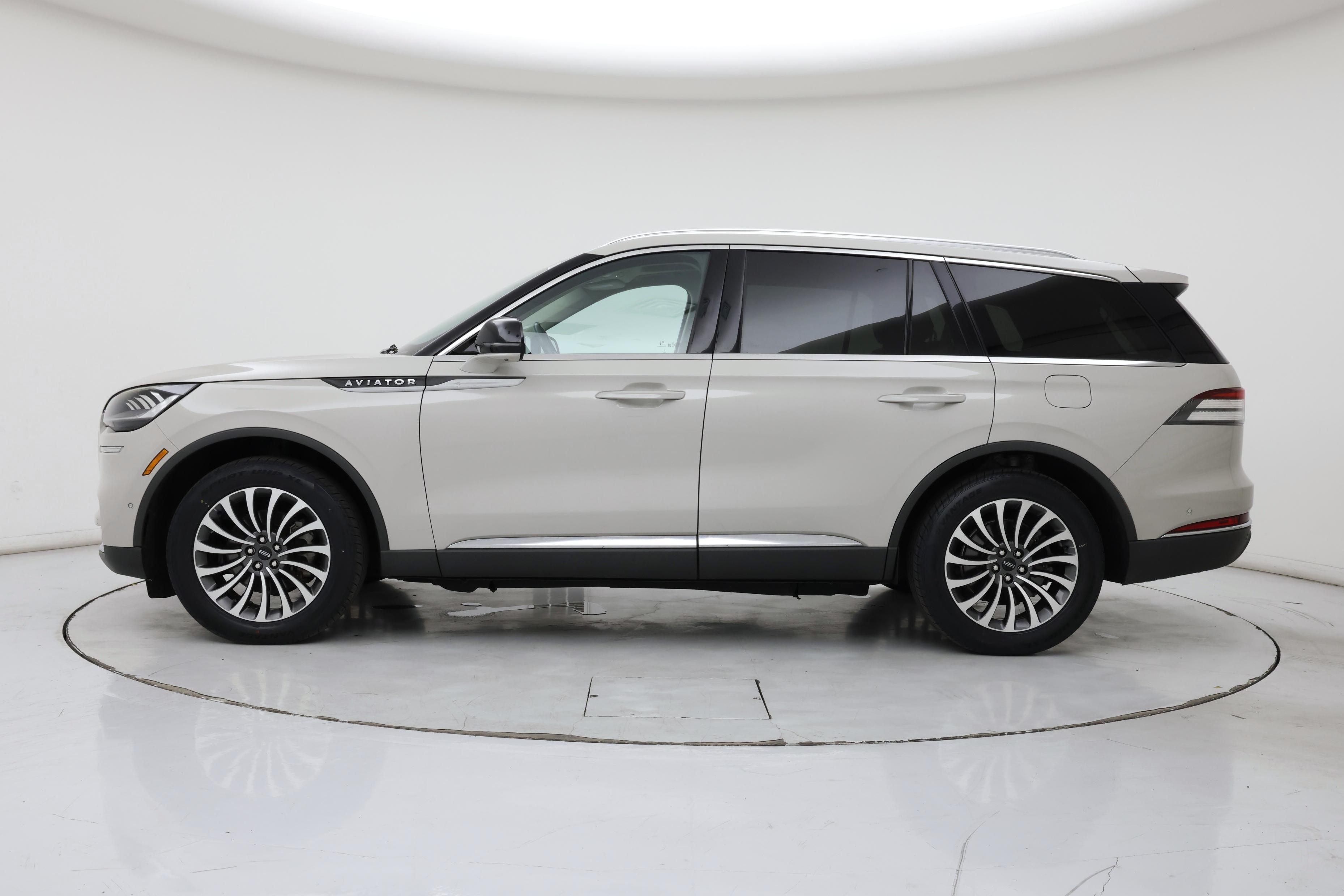Thumbnail: 2020 Lincoln Aviator - 3