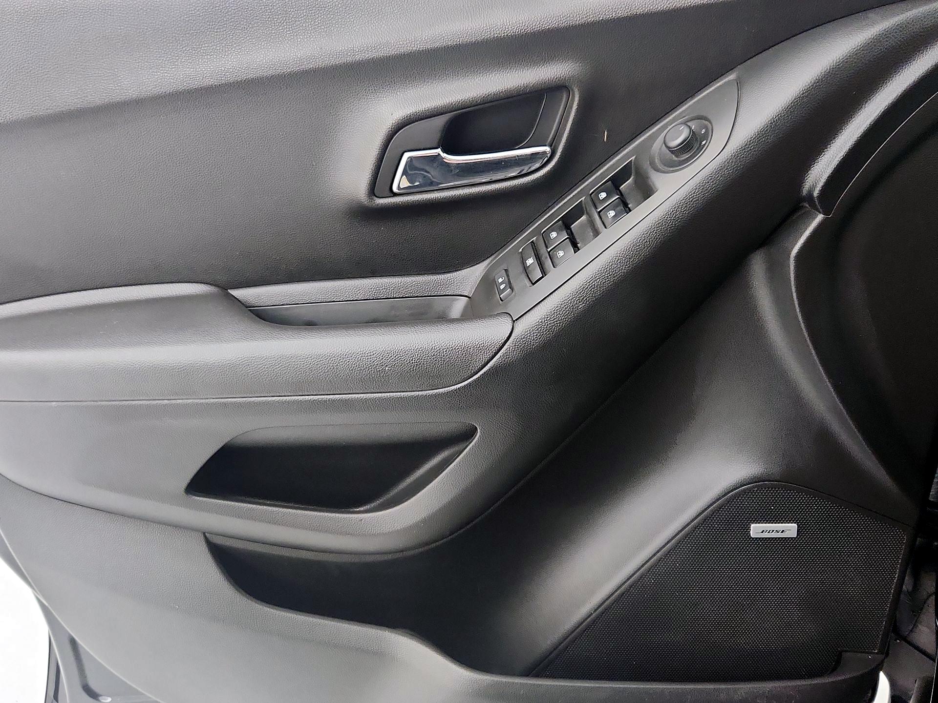 Thumbnail: 2016 Chevrolet Trax - 12